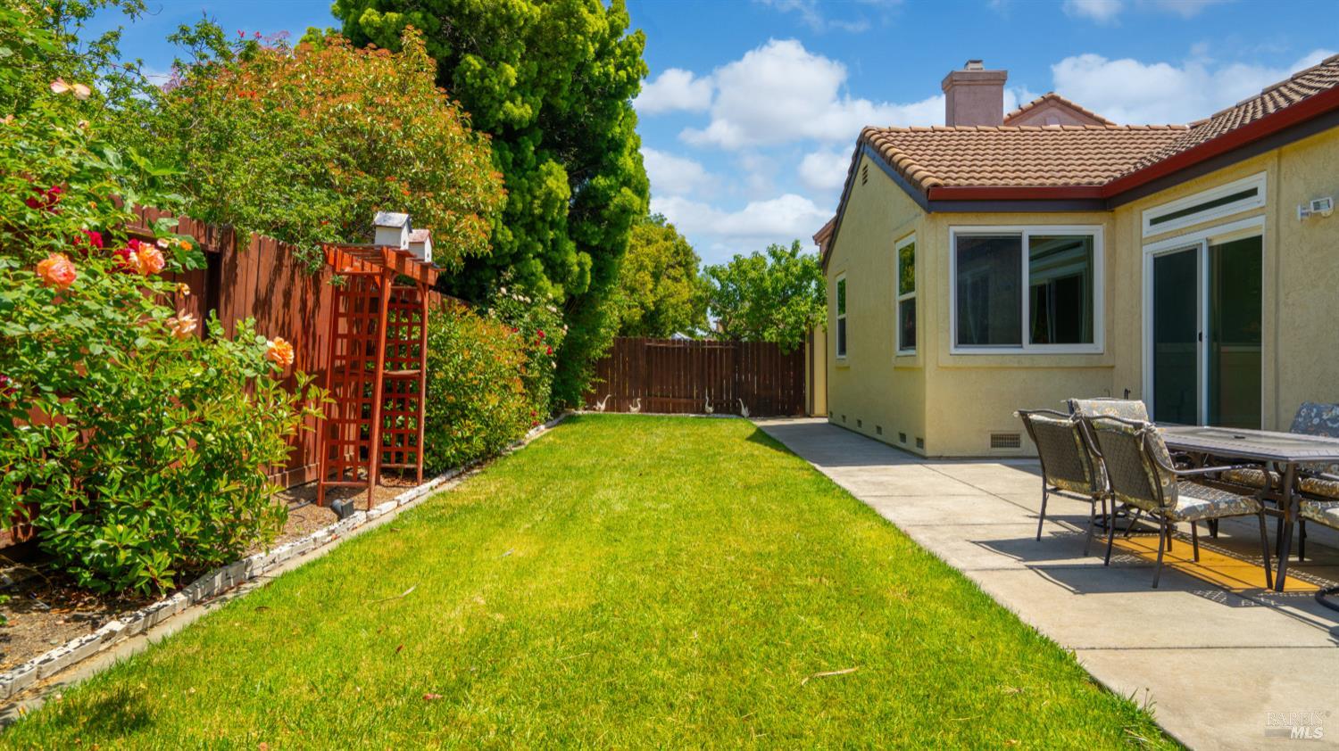 Detail Gallery Image 30 of 35 For 667 Laurelwood Cir, Vacaville,  CA 95687 - 3 Beds | 2 Baths