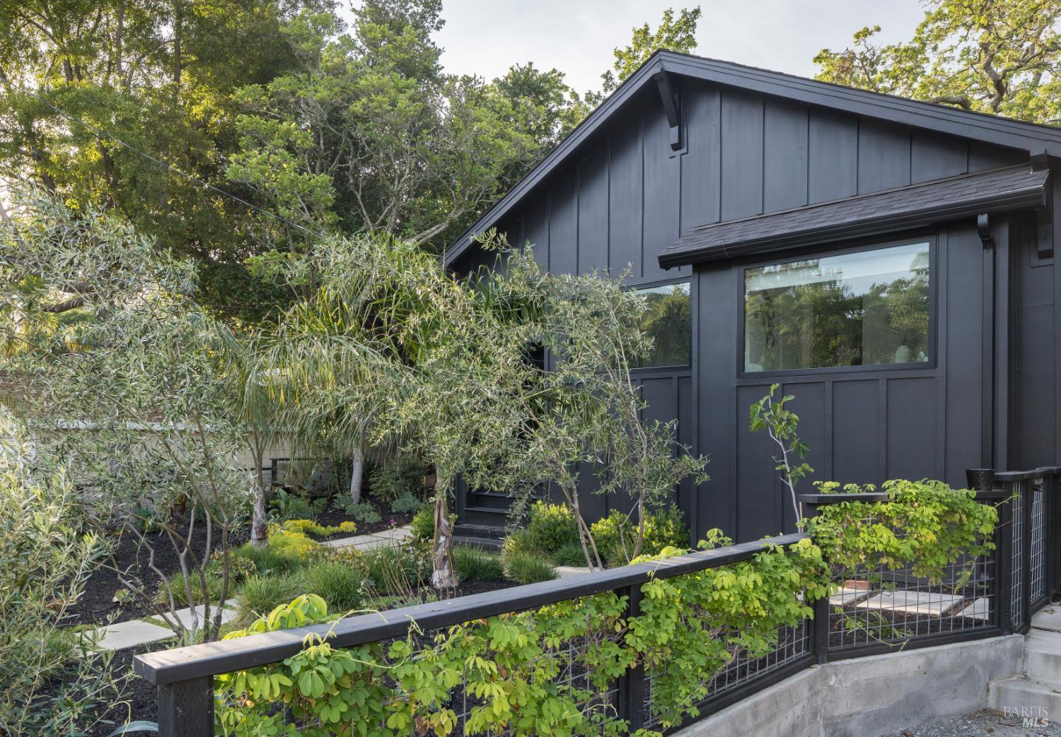 Detail Gallery Image 3 of 15 For 11 Maple Ln, San Anselmo,  CA 94960 - 4 Beds | 2 Baths