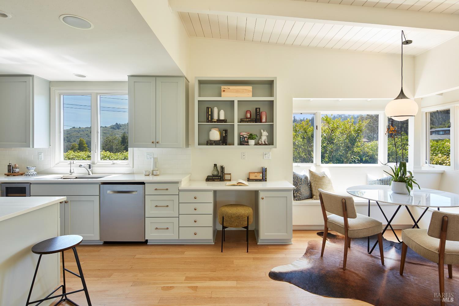 Detail Gallery Image 16 of 42 For 64 Edgewood Ave, Mill Valley,  CA 94941 - 3 Beds | 2 Baths