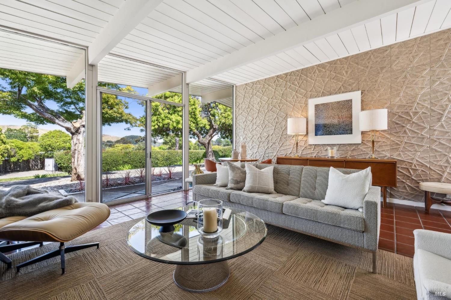 Detail Gallery Image 13 of 57 For 708 Birchwood Ct, San Rafael,  CA 94903 - 5 Beds | 3 Baths