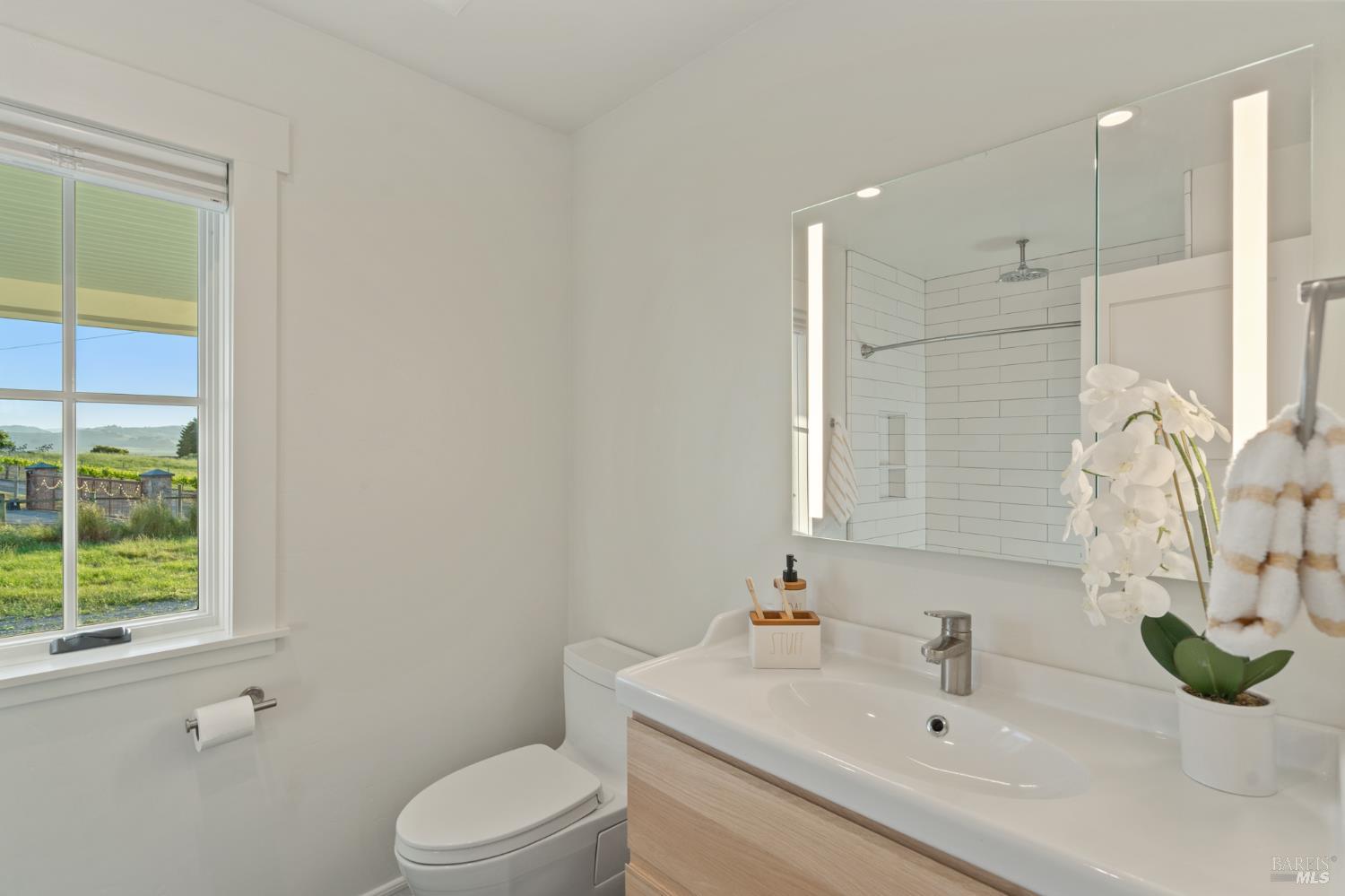 Detail Gallery Image 18 of 79 For 5082 Lakeville Hwy, Petaluma,  CA 94954 - 5 Beds | 4 Baths
