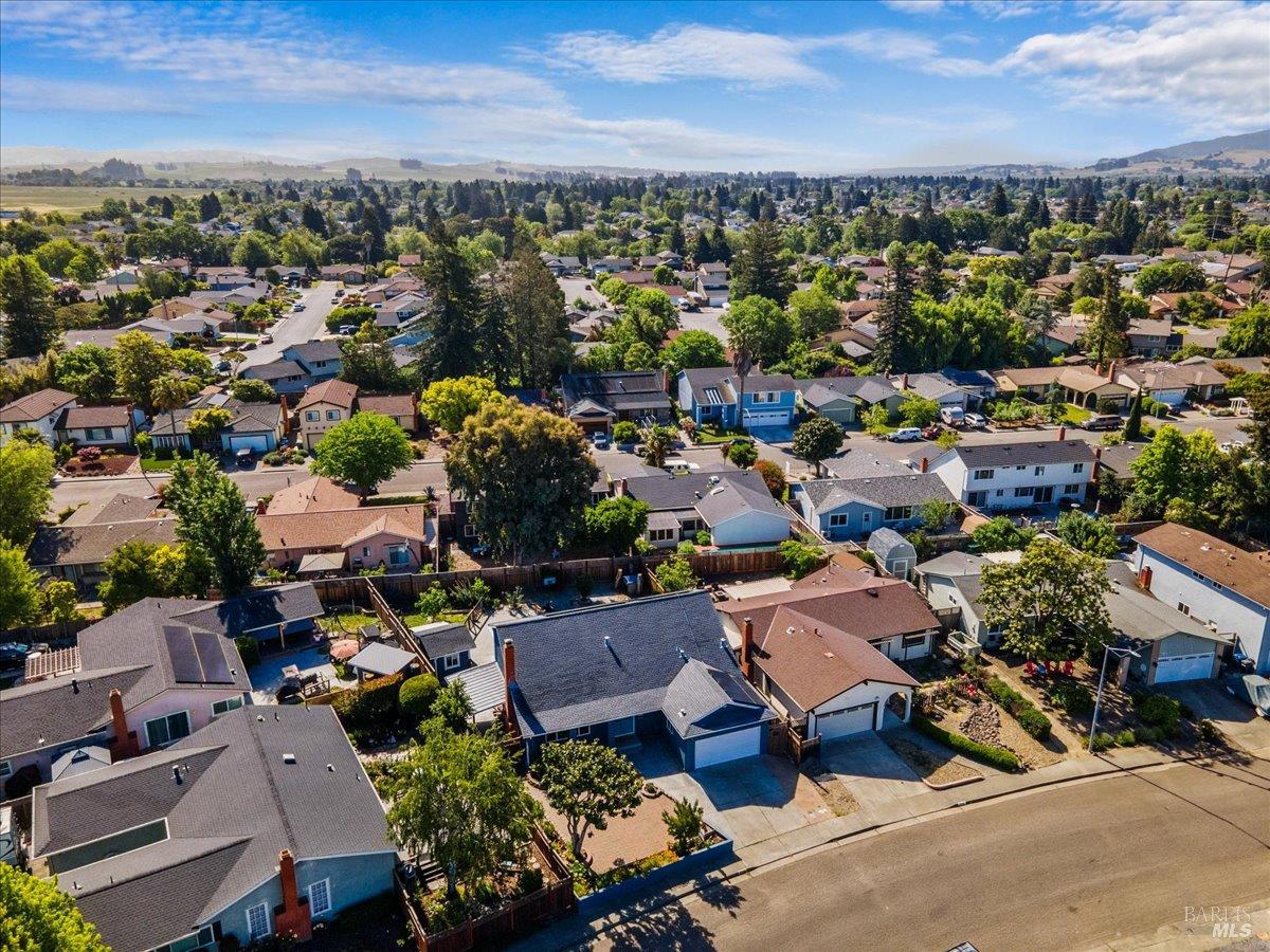 Detail Gallery Image 54 of 61 For 2044 Willow Dr, Petaluma,  CA 94954 - 4 Beds | 3 Baths