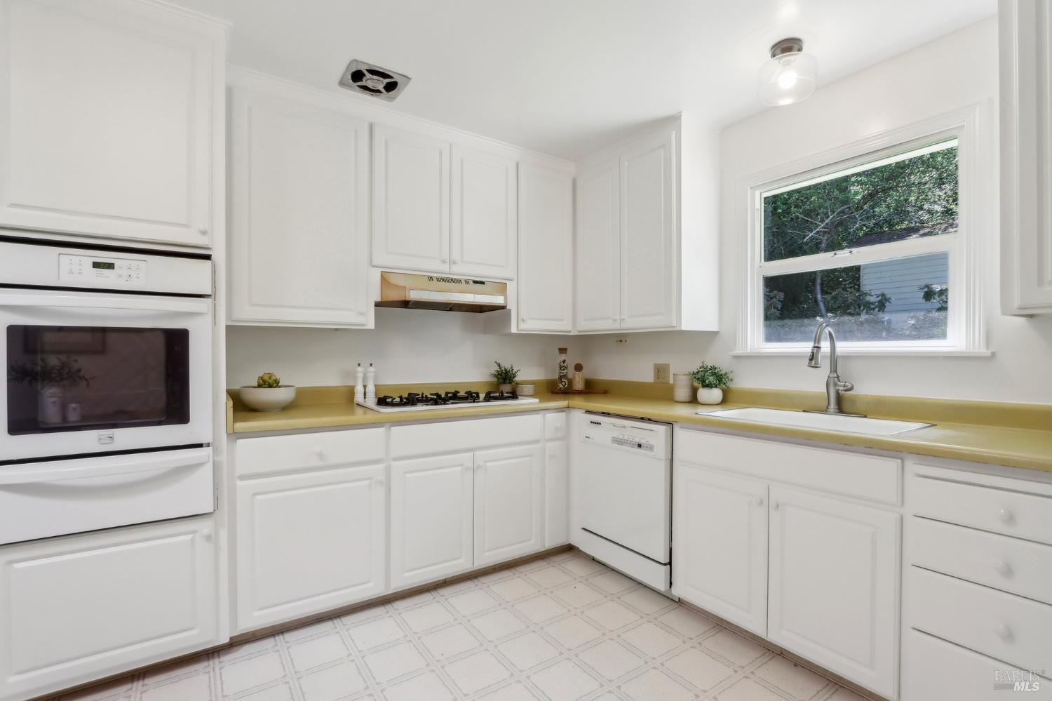 Detail Gallery Image 15 of 60 For 1400 High School Rd, Sebastopol,  CA 95472 - 3 Beds | 2 Baths
