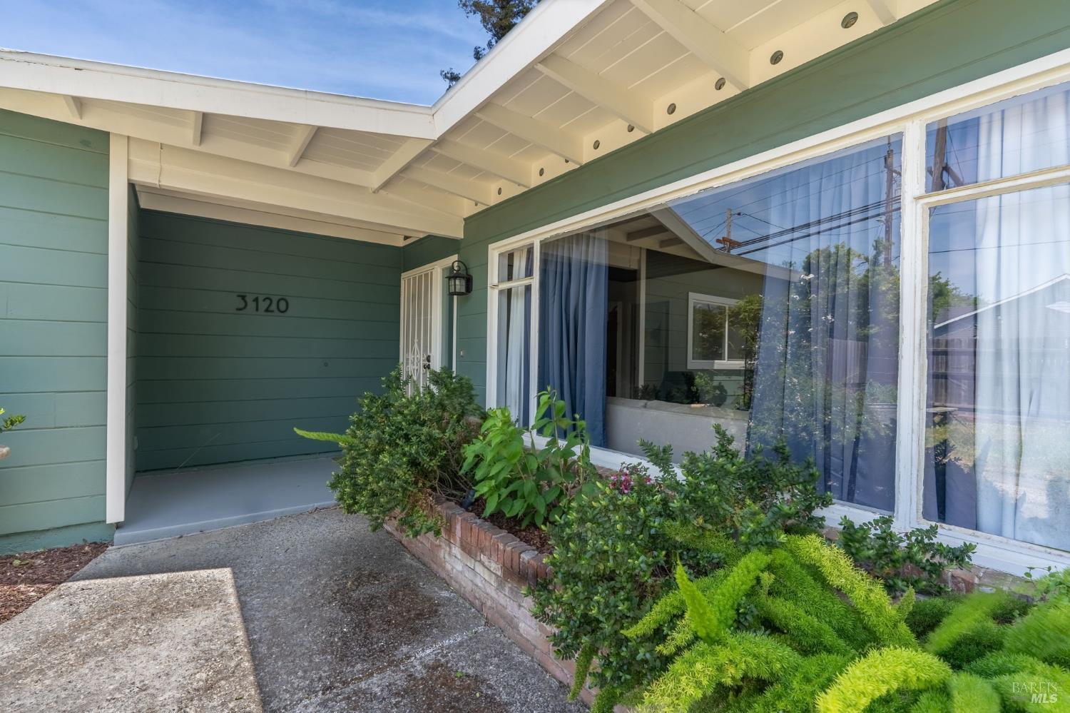 Detail Gallery Image 1 of 43 For 3120 Hermosa Dr, Napa,  CA 94558 - 4 Beds | 2 Baths
