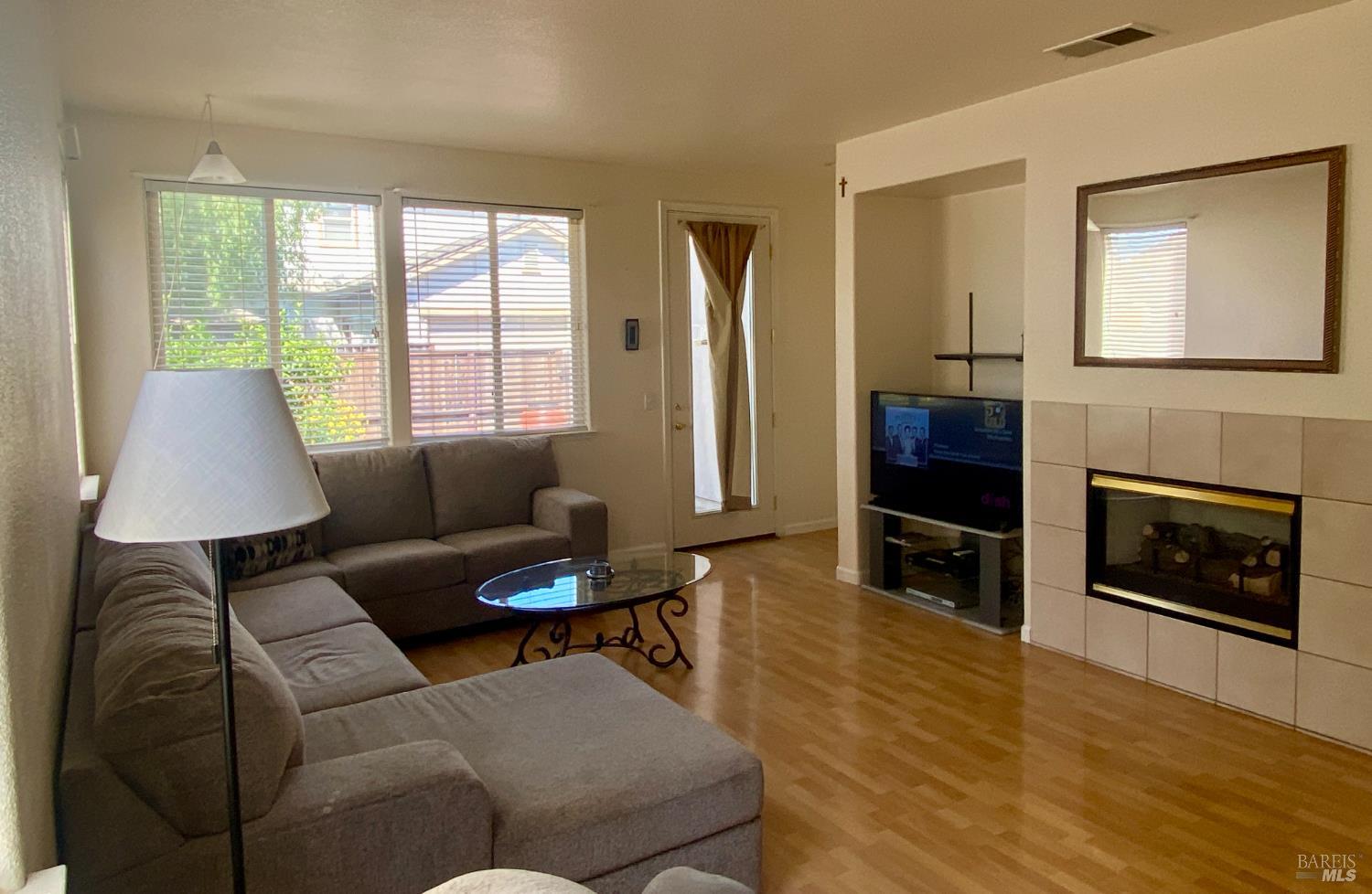 Detail Gallery Image 12 of 43 For 2695 Arbor Grove Ln, Santa Rosa,  CA 95407 - 4 Beds | 2/1 Baths