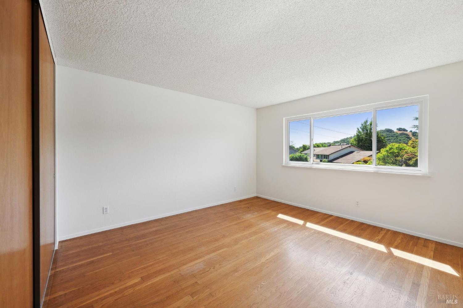Detail Gallery Image 16 of 31 For 83 Twelveoak Hill Dr, San Rafael,  CA 94903 - 3 Beds | 2 Baths