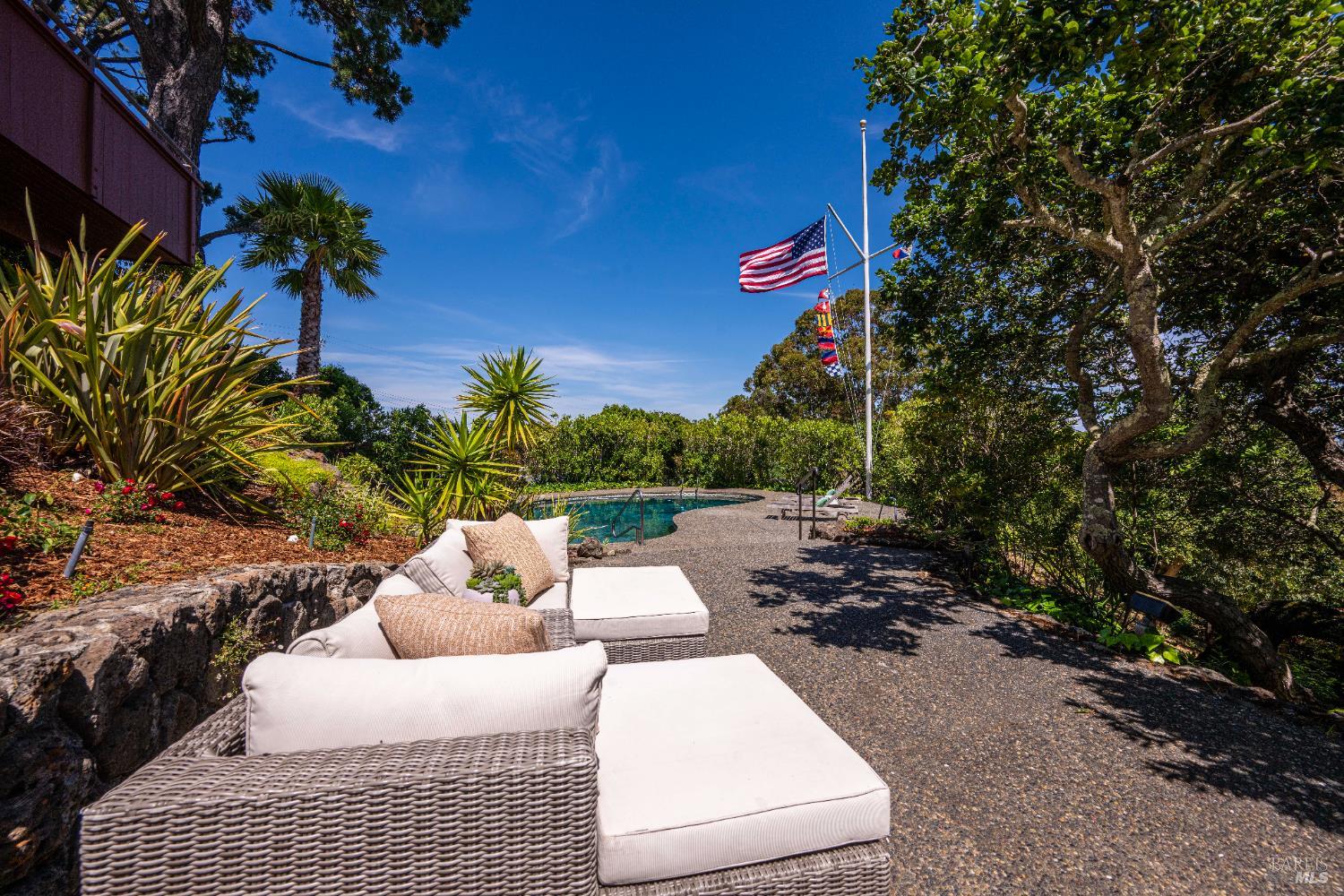 Detail Gallery Image 57 of 83 For 125 Bayview Dr, San Rafael,  CA 94901 - 2 Beds | 3/1 Baths