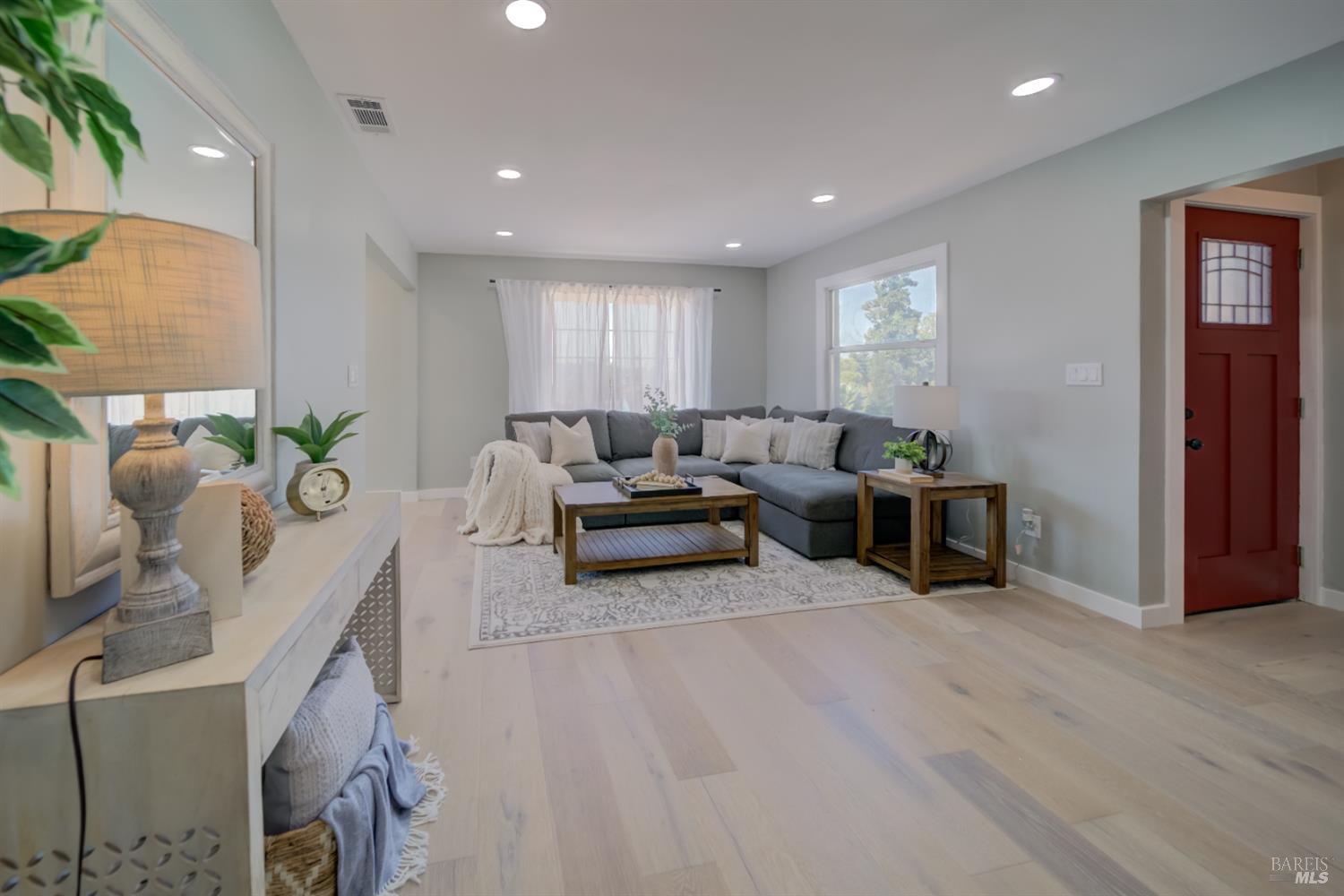 Detail Gallery Image 9 of 43 For 948 Benicia Rd, Vallejo,  CA 94591 - 2 Beds | 1 Baths