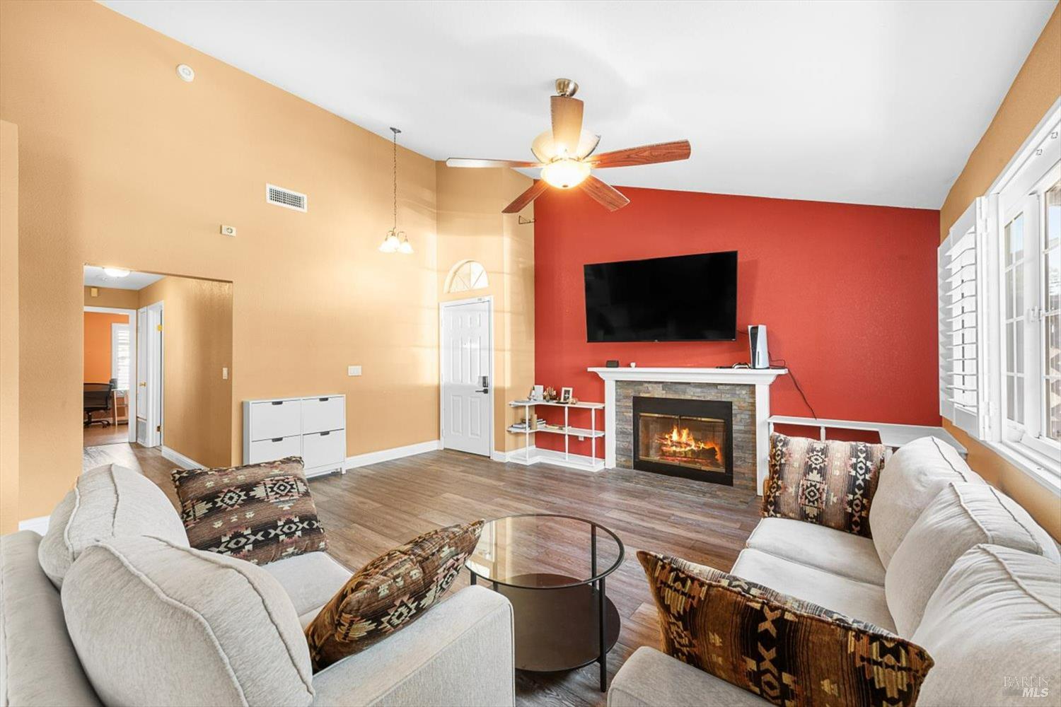 Detail Gallery Image 5 of 35 For 2648 Nut Tree Rd, Vacaville,  CA 95687 - 3 Beds | 2 Baths