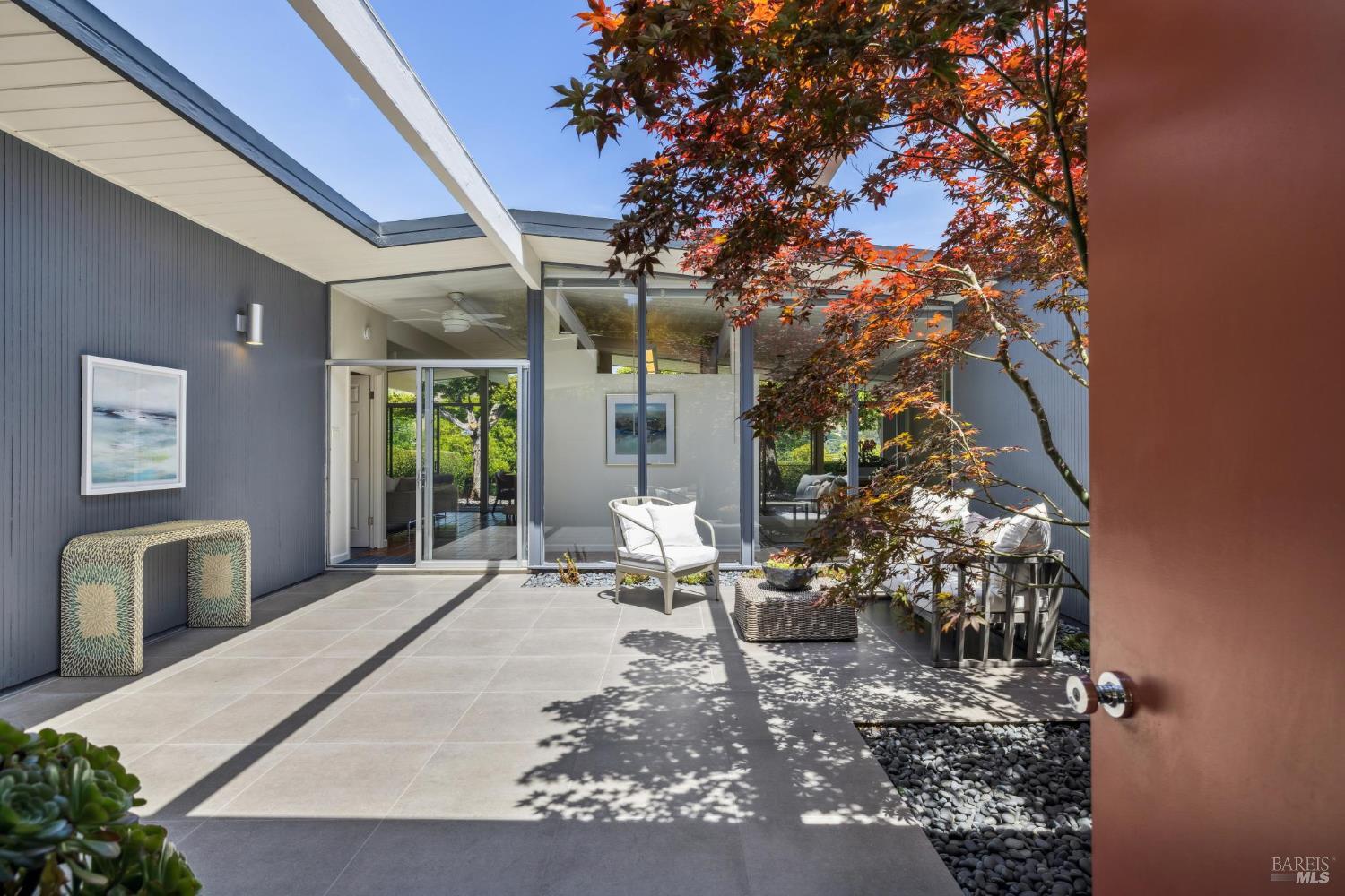 Detail Gallery Image 3 of 57 For 708 Birchwood Ct, San Rafael,  CA 94903 - 5 Beds | 3 Baths