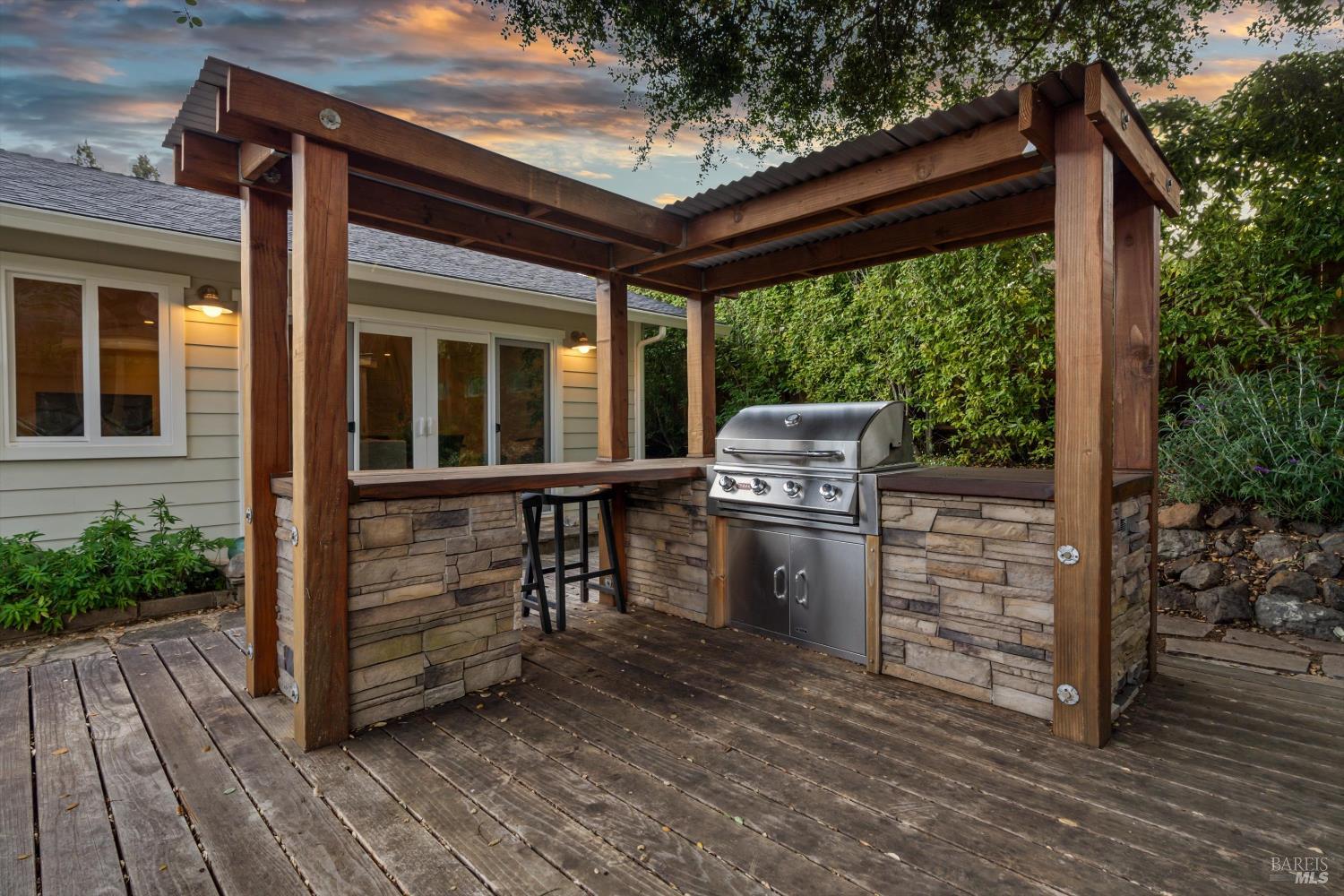 Detail Gallery Image 33 of 56 For 2700 Center Rd, Novato,  CA 94947 - 4 Beds | 3 Baths