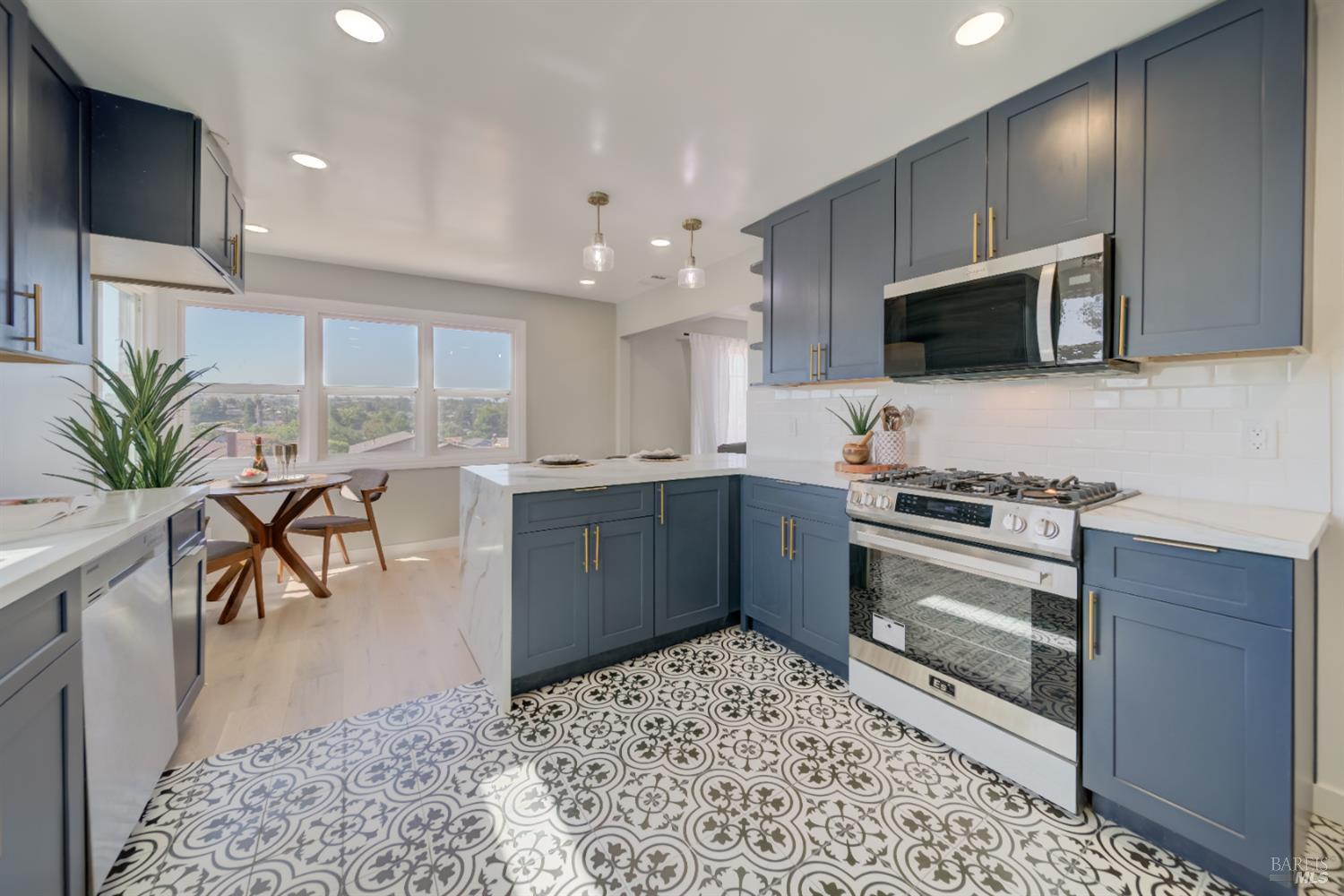 Detail Gallery Image 15 of 43 For 948 Benicia Rd, Vallejo,  CA 94591 - 2 Beds | 1 Baths