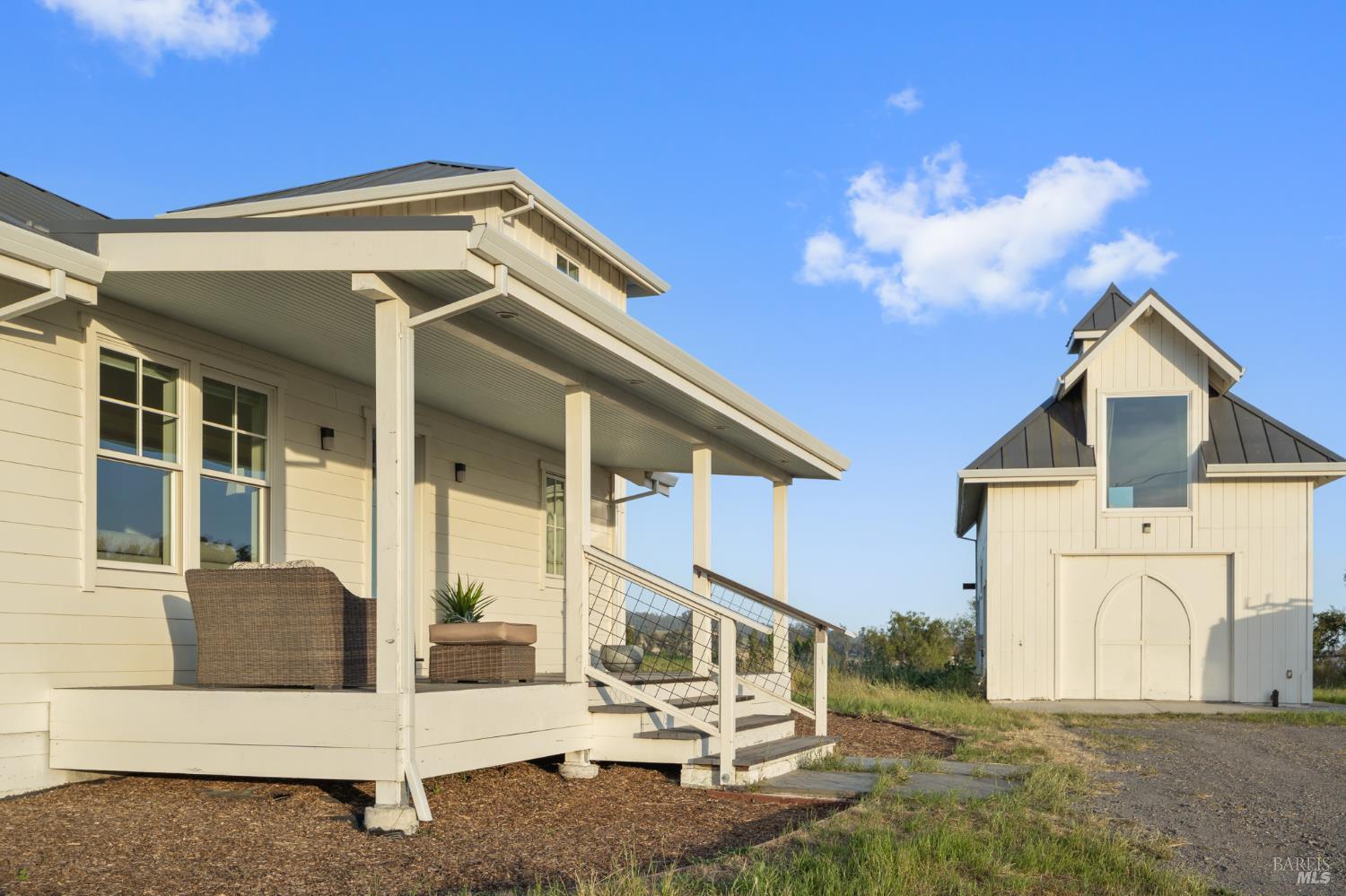 Detail Gallery Image 7 of 79 For 5082 Lakeville Hwy, Petaluma,  CA 94954 - 5 Beds | 4 Baths