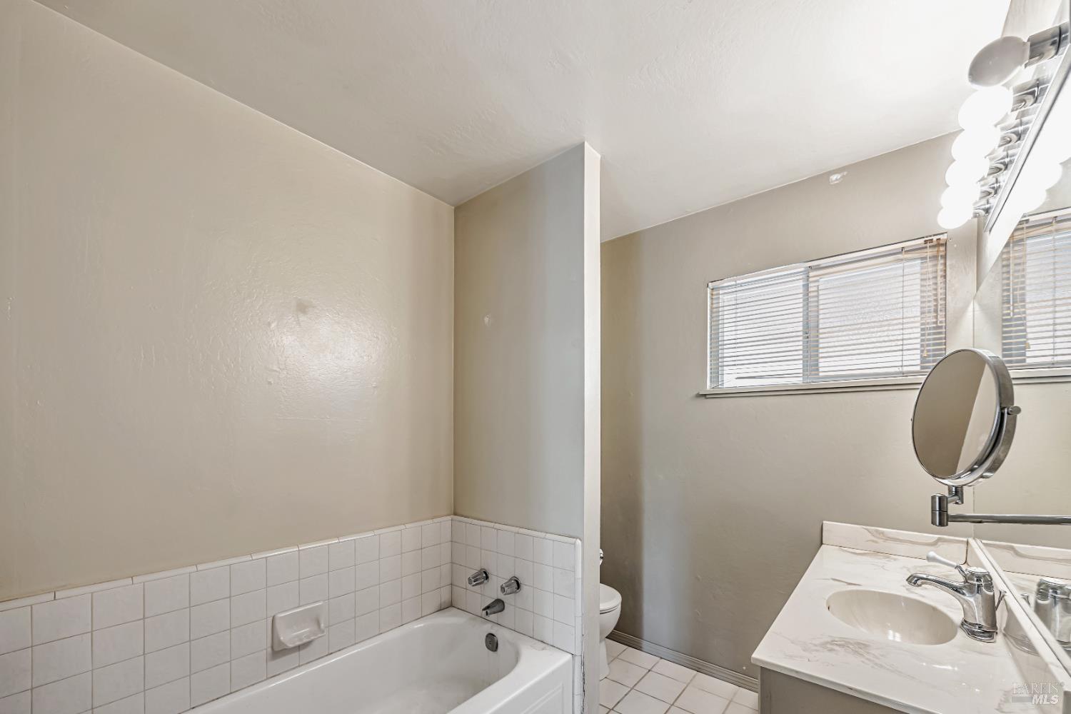 Detail Gallery Image 28 of 44 For 2711 Iroquois St, Santa Rosa,  CA 95403 - 3 Beds | 2 Baths