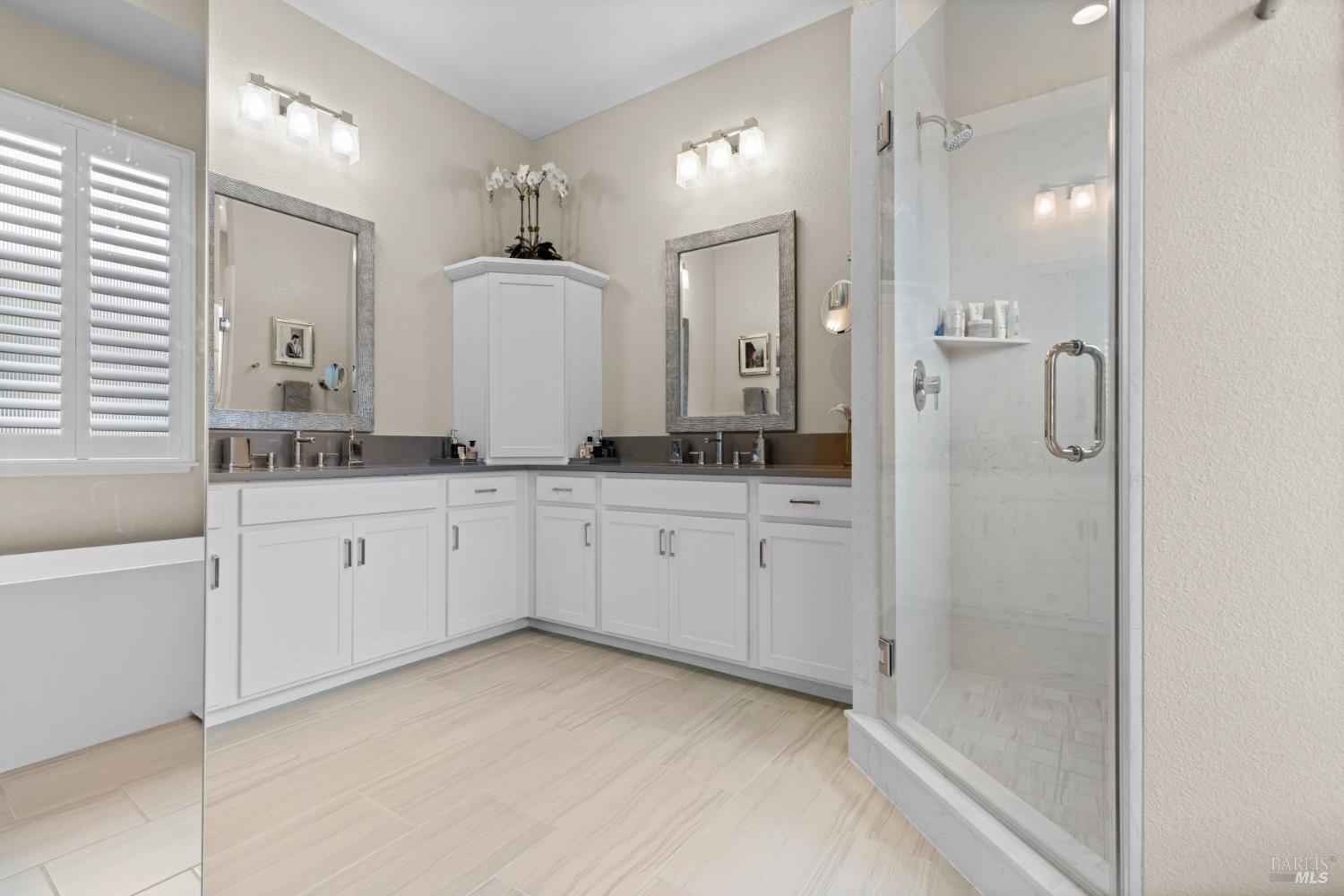 Detail Gallery Image 22 of 62 For 3393 Lake Park Ct, Santa Rosa,  CA 95403 - 5 Beds | 4/1 Baths