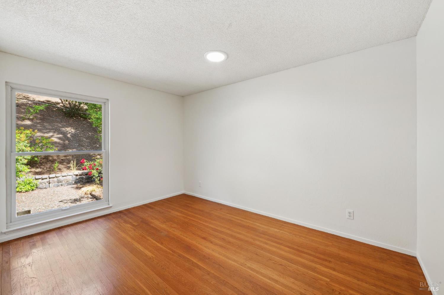 Detail Gallery Image 20 of 31 For 83 Twelveoak Hill Dr, San Rafael,  CA 94903 - 3 Beds | 2 Baths