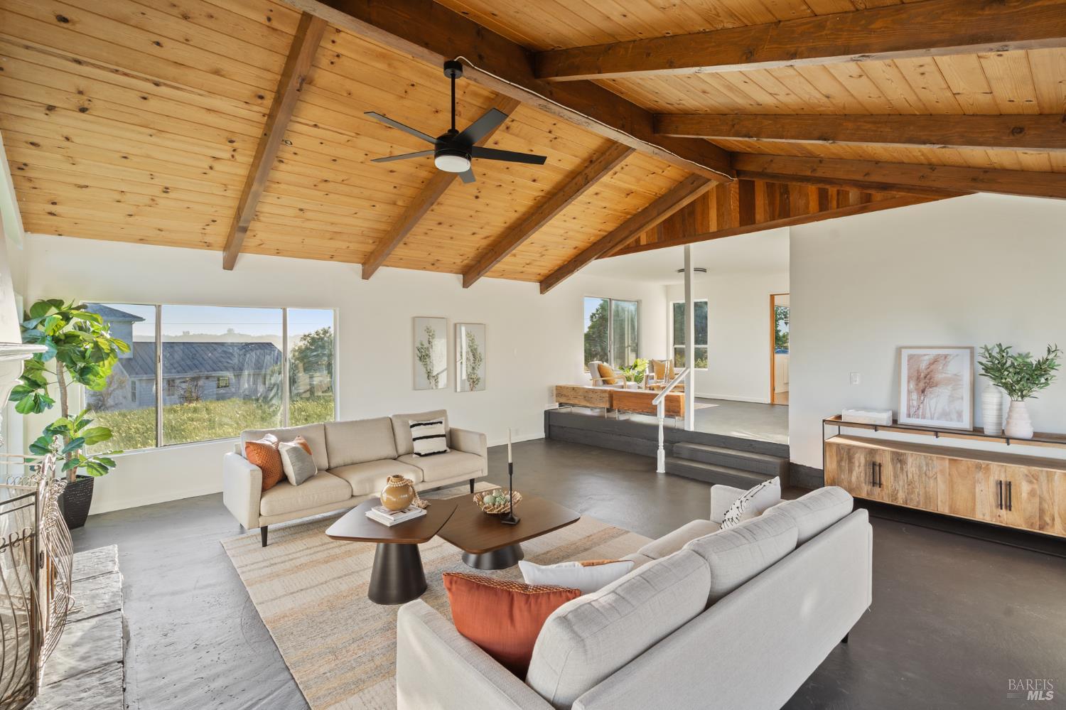 Detail Gallery Image 25 of 79 For 5082 Lakeville Hwy, Petaluma,  CA 94954 - 5 Beds | 4 Baths