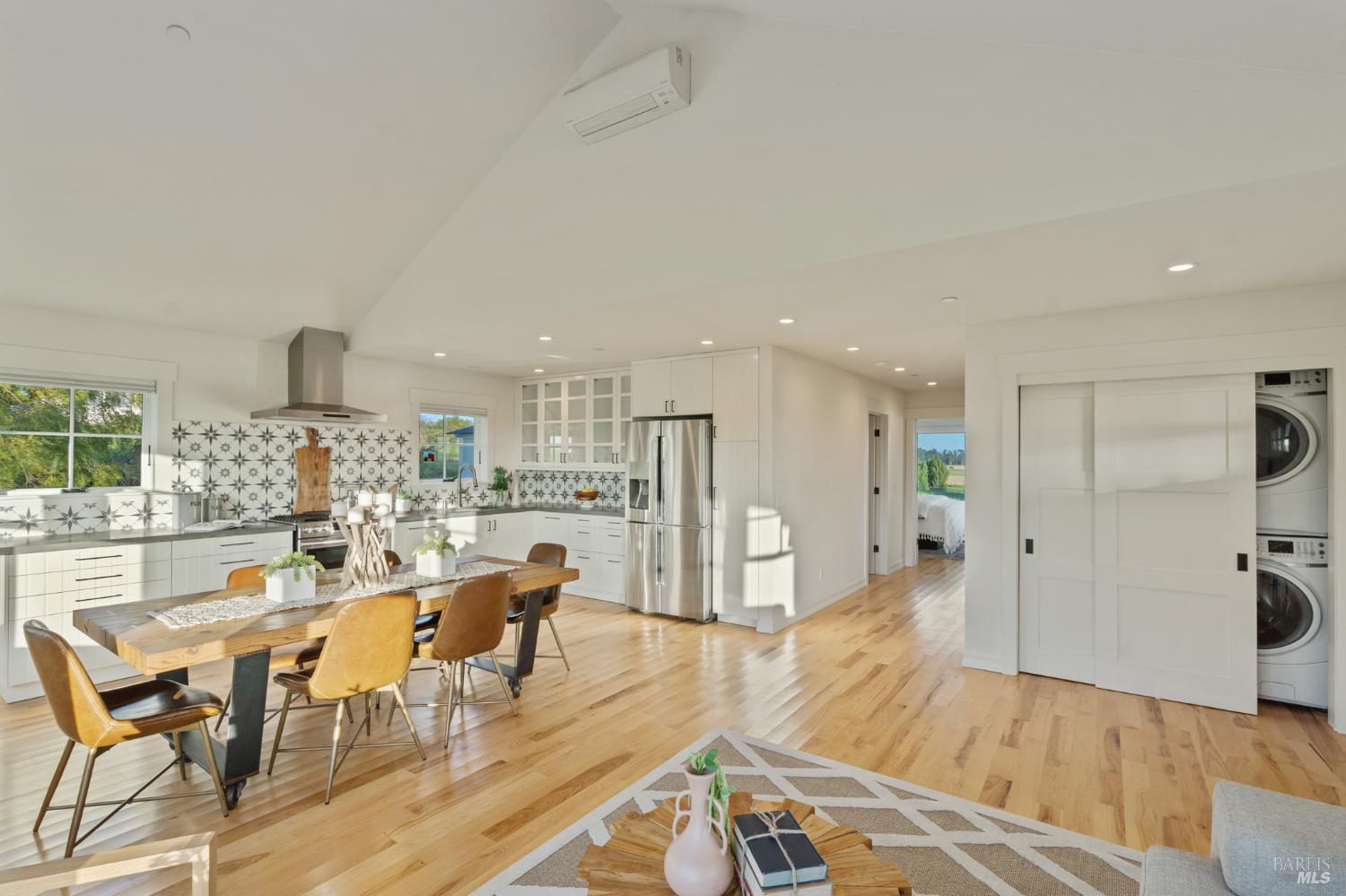 Detail Gallery Image 11 of 79 For 5082 Lakeville Hwy, Petaluma,  CA 94954 - 5 Beds | 4 Baths