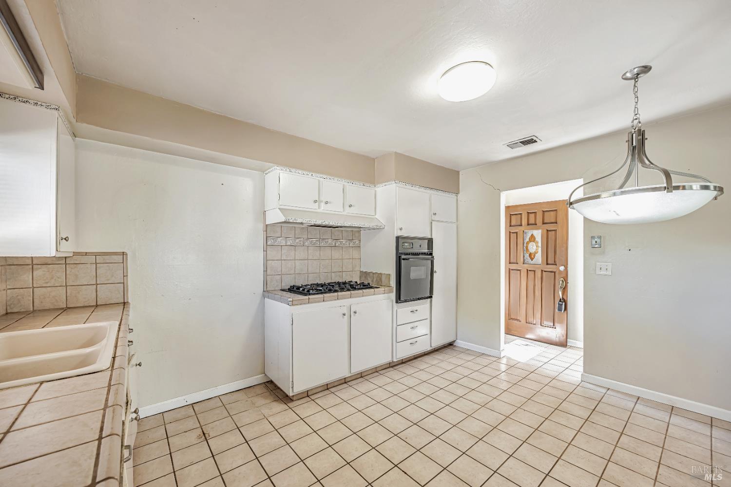 Detail Gallery Image 11 of 44 For 2711 Iroquois St, Santa Rosa,  CA 95403 - 3 Beds | 2 Baths