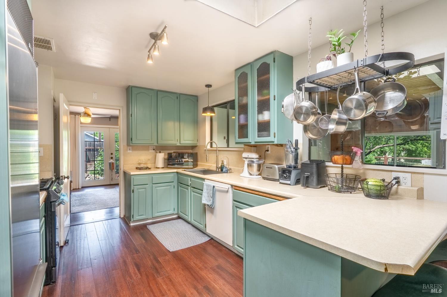 Detail Gallery Image 11 of 43 For 3120 Hermosa Dr, Napa,  CA 94558 - 4 Beds | 2 Baths
