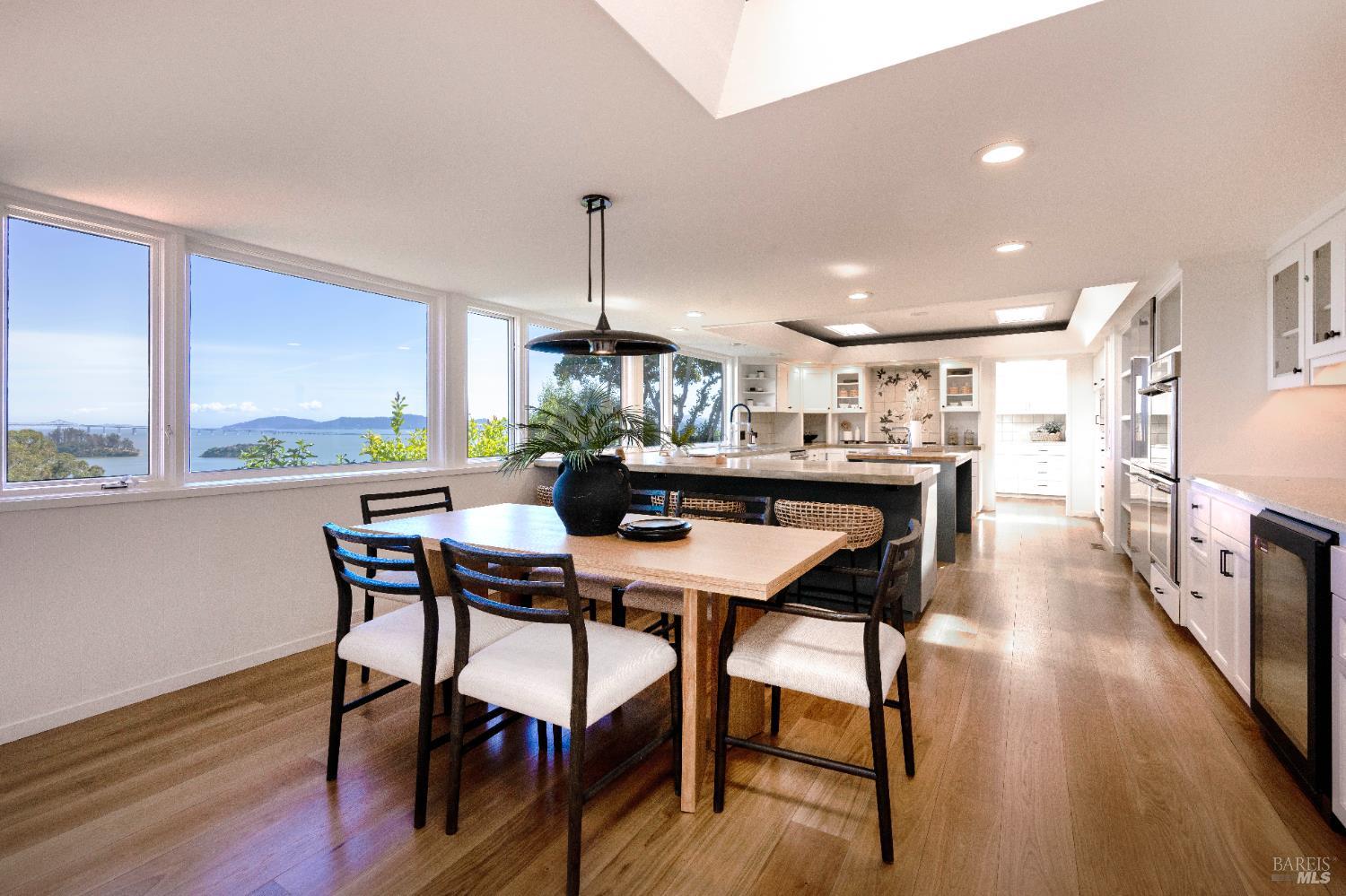 Detail Gallery Image 31 of 83 For 125 Bayview Dr, San Rafael,  CA 94901 - 2 Beds | 3/1 Baths