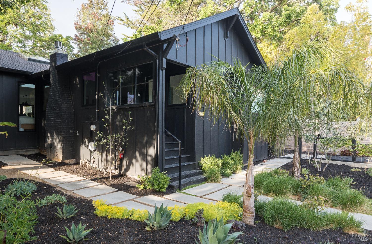 Detail Gallery Image 2 of 15 For 11 Maple Ln, San Anselmo,  CA 94960 - 4 Beds | 2 Baths