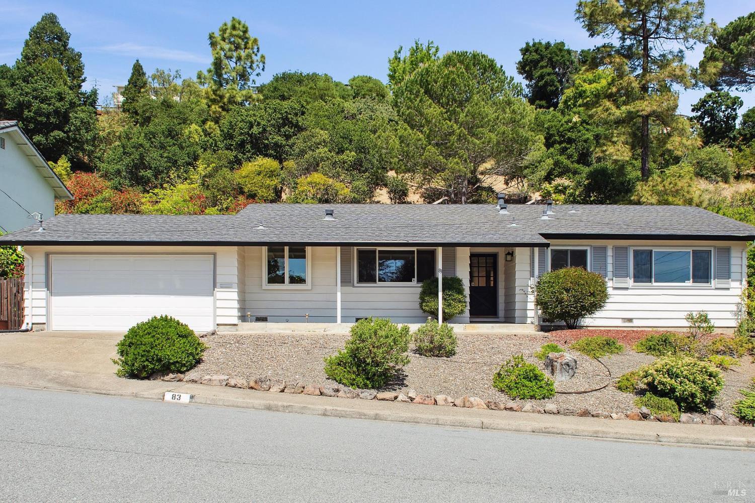 Detail Gallery Image 2 of 31 For 83 Twelveoak Hill Dr, San Rafael,  CA 94903 - 3 Beds | 2 Baths