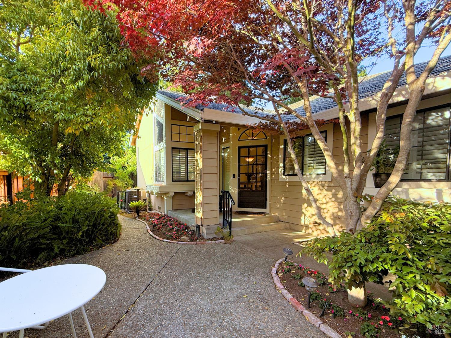 Detail Gallery Image 4 of 48 For 175 Saint James Dr, Sonoma,  CA 95476 - 2 Beds | 2 Baths