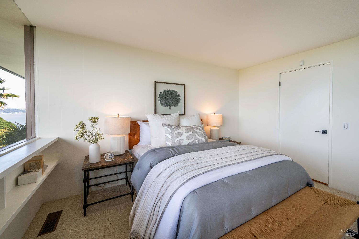 Detail Gallery Image 41 of 83 For 125 Bayview Dr, San Rafael,  CA 94901 - 2 Beds | 3/1 Baths