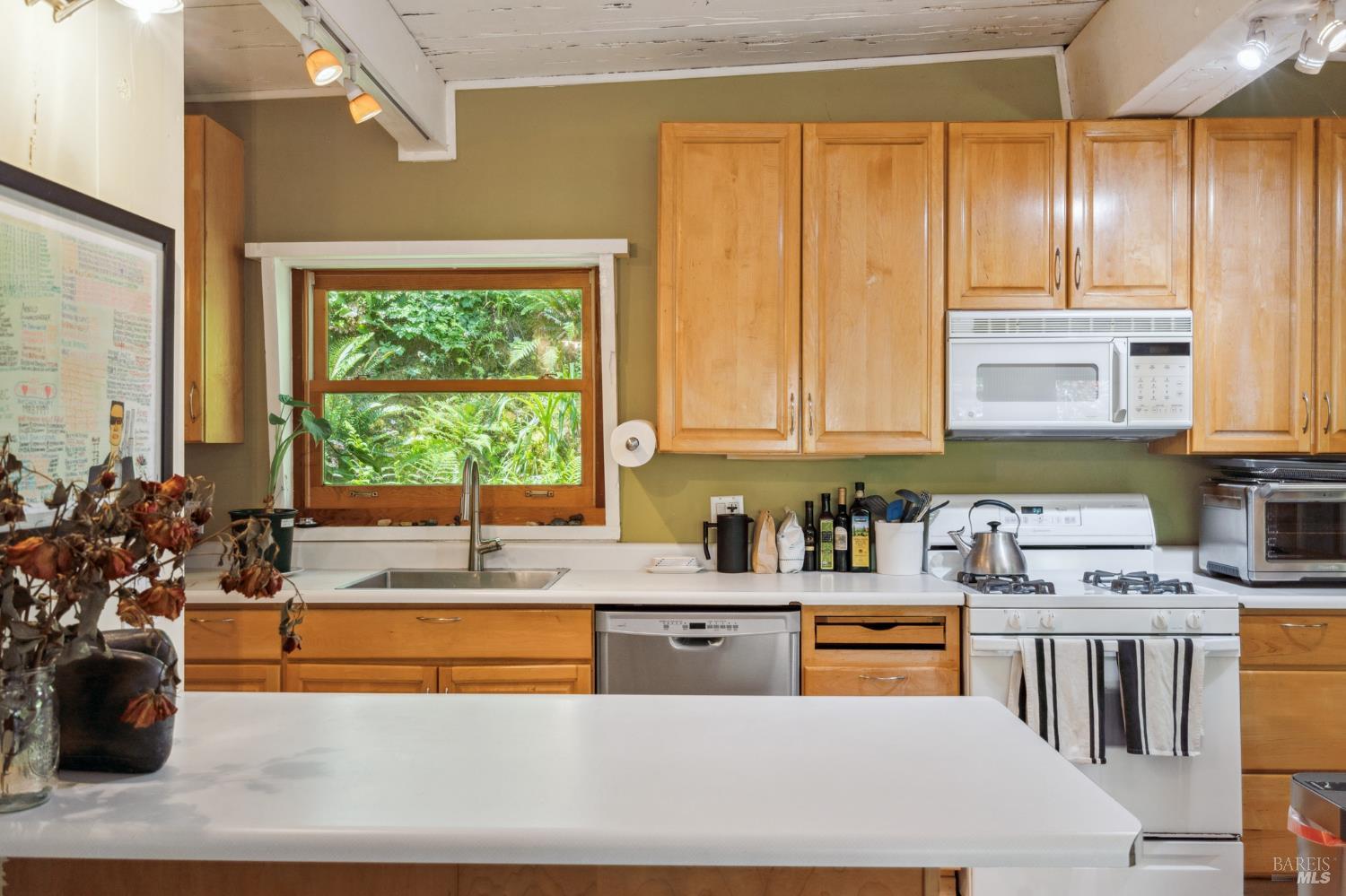 Detail Gallery Image 4 of 26 For 104 Murray Ave, Kentfield,  CA 94904 - 1 Beds | 1 Baths