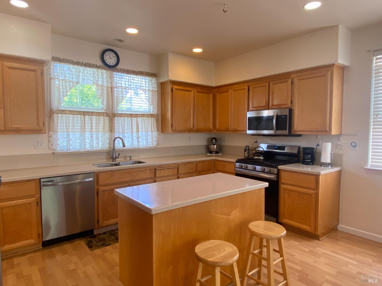 Detail Gallery Image 9 of 43 For 2695 Arbor Grove Ln, Santa Rosa,  CA 95407 - 4 Beds | 2/1 Baths