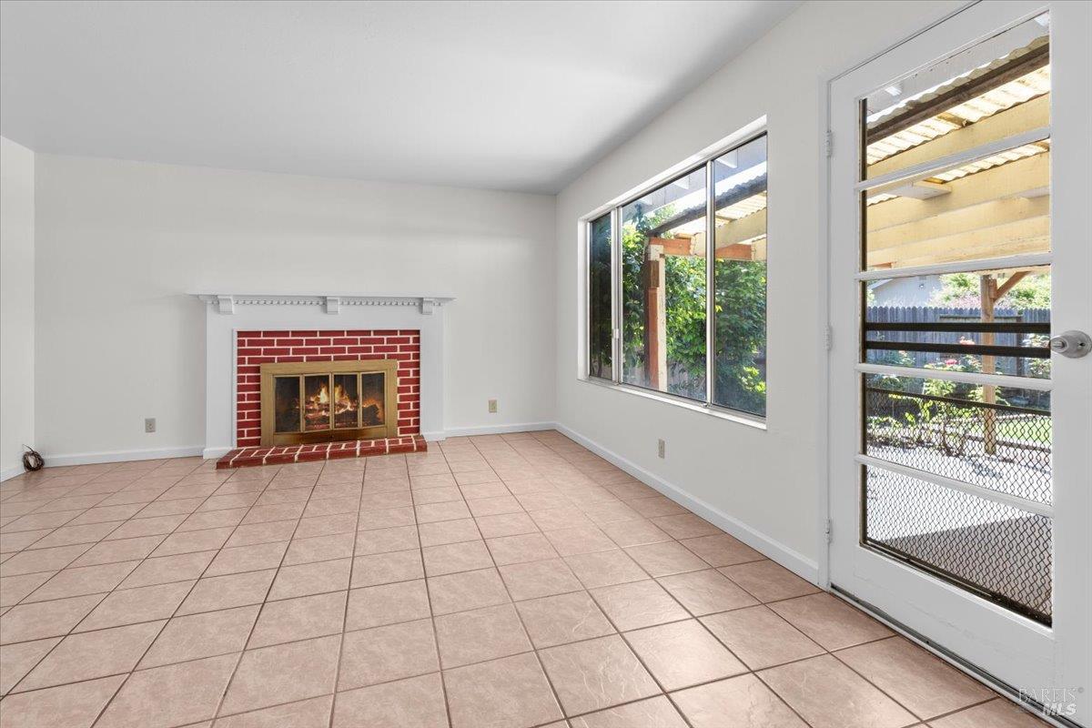 Detail Gallery Image 9 of 24 For 241 Camellia St, Fairfield,  CA 94533 - 3 Beds | 2 Baths