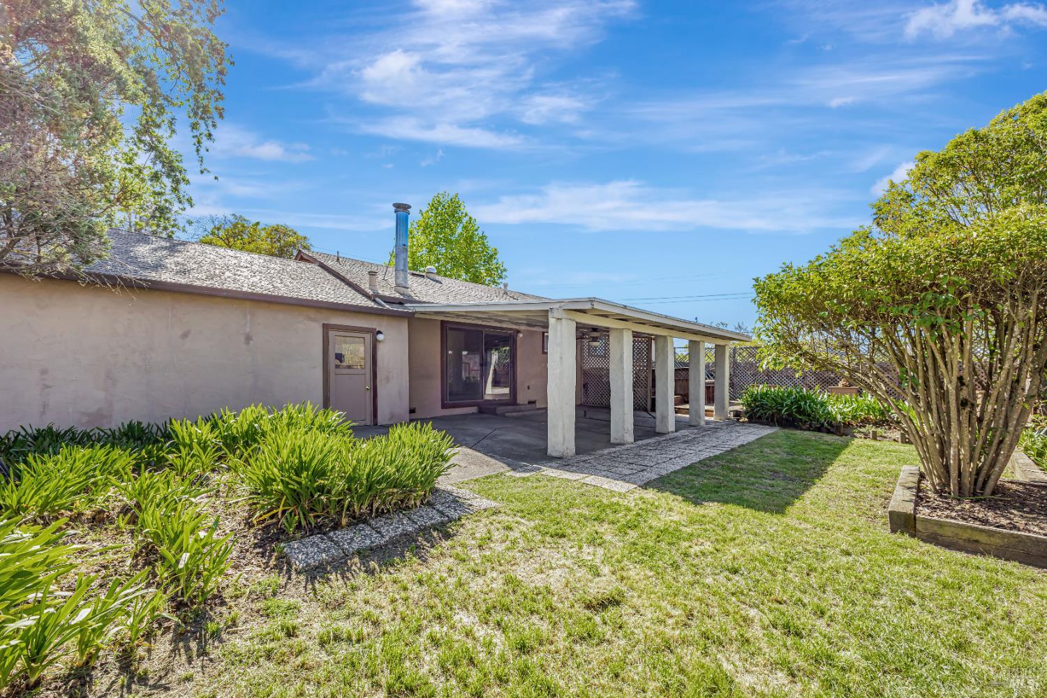 Detail Gallery Image 37 of 44 For 2711 Iroquois St, Santa Rosa,  CA 95403 - 3 Beds | 2 Baths