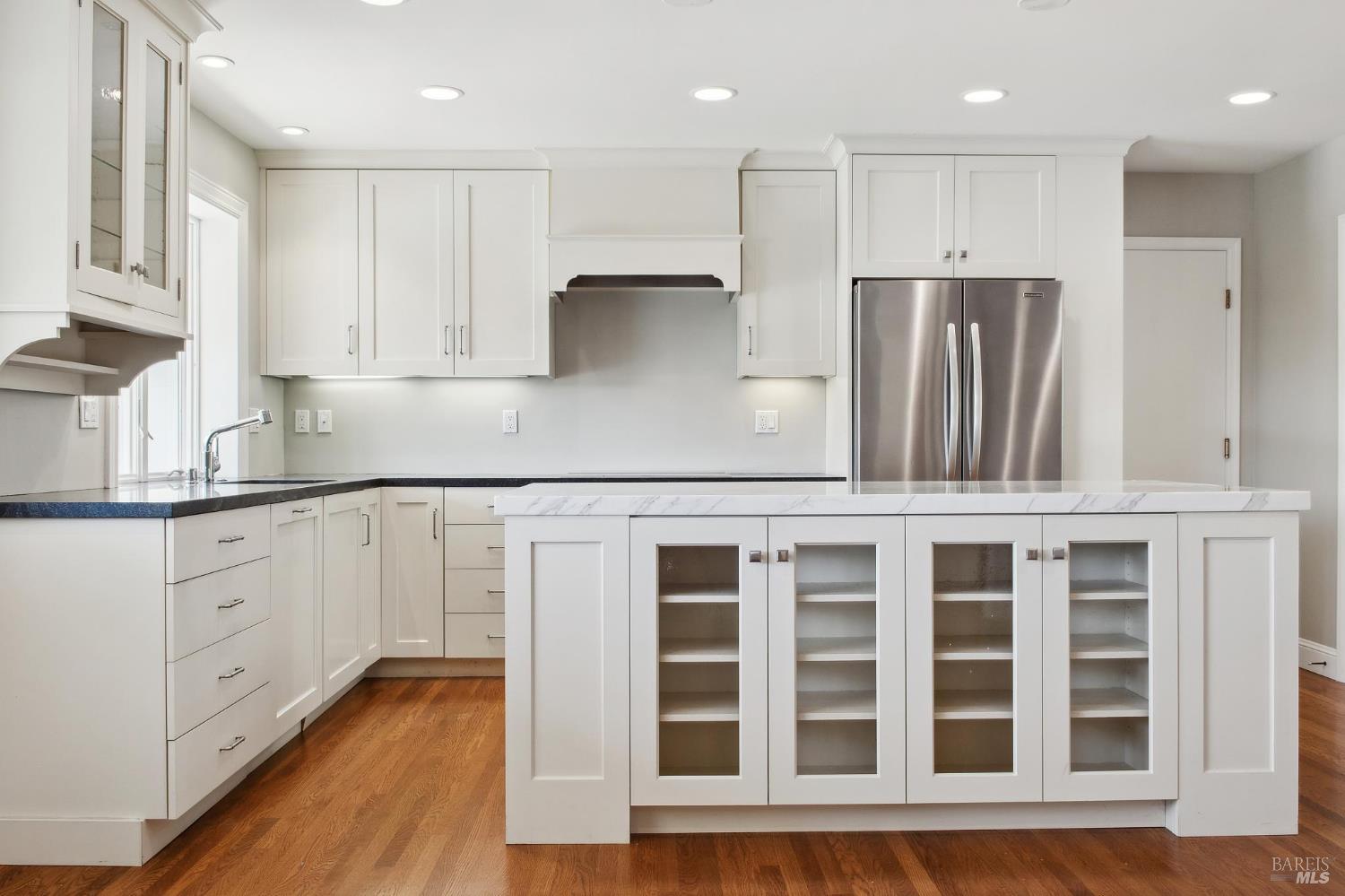 Detail Gallery Image 8 of 31 For 83 Twelveoak Hill Dr, San Rafael,  CA 94903 - 3 Beds | 2 Baths