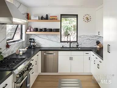 Detail Gallery Image 10 of 15 For 11 Maple Ln, San Anselmo,  CA 94960 - 4 Beds | 2 Baths