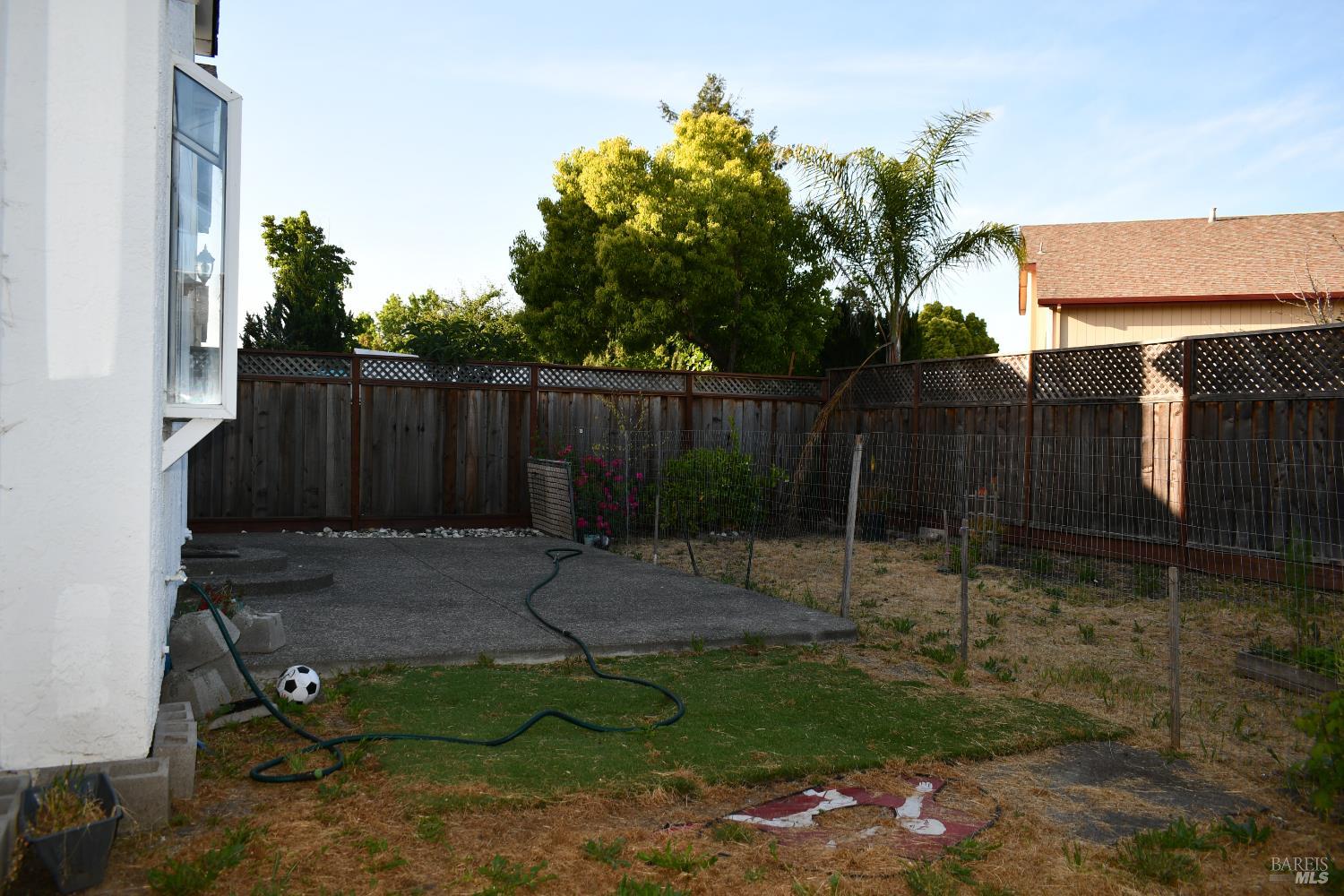 Detail Gallery Image 18 of 19 For 2630 Arrowhead Dr, Santa Rosa,  CA 95407 - 4 Beds | 3 Baths