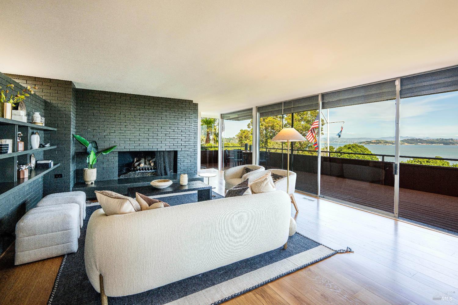 Detail Gallery Image 18 of 83 For 125 Bayview Dr, San Rafael,  CA 94901 - 2 Beds | 3/1 Baths