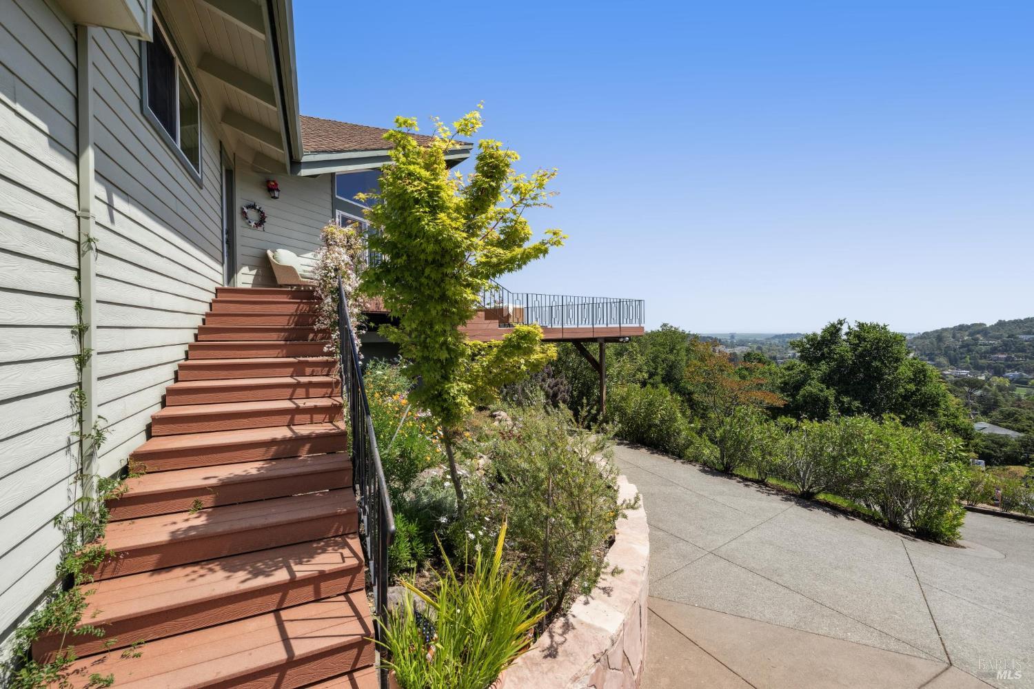 Detail Gallery Image 11 of 56 For 104 Eagle Dr, Novato,  CA 94949 - 4 Beds | 3 Baths
