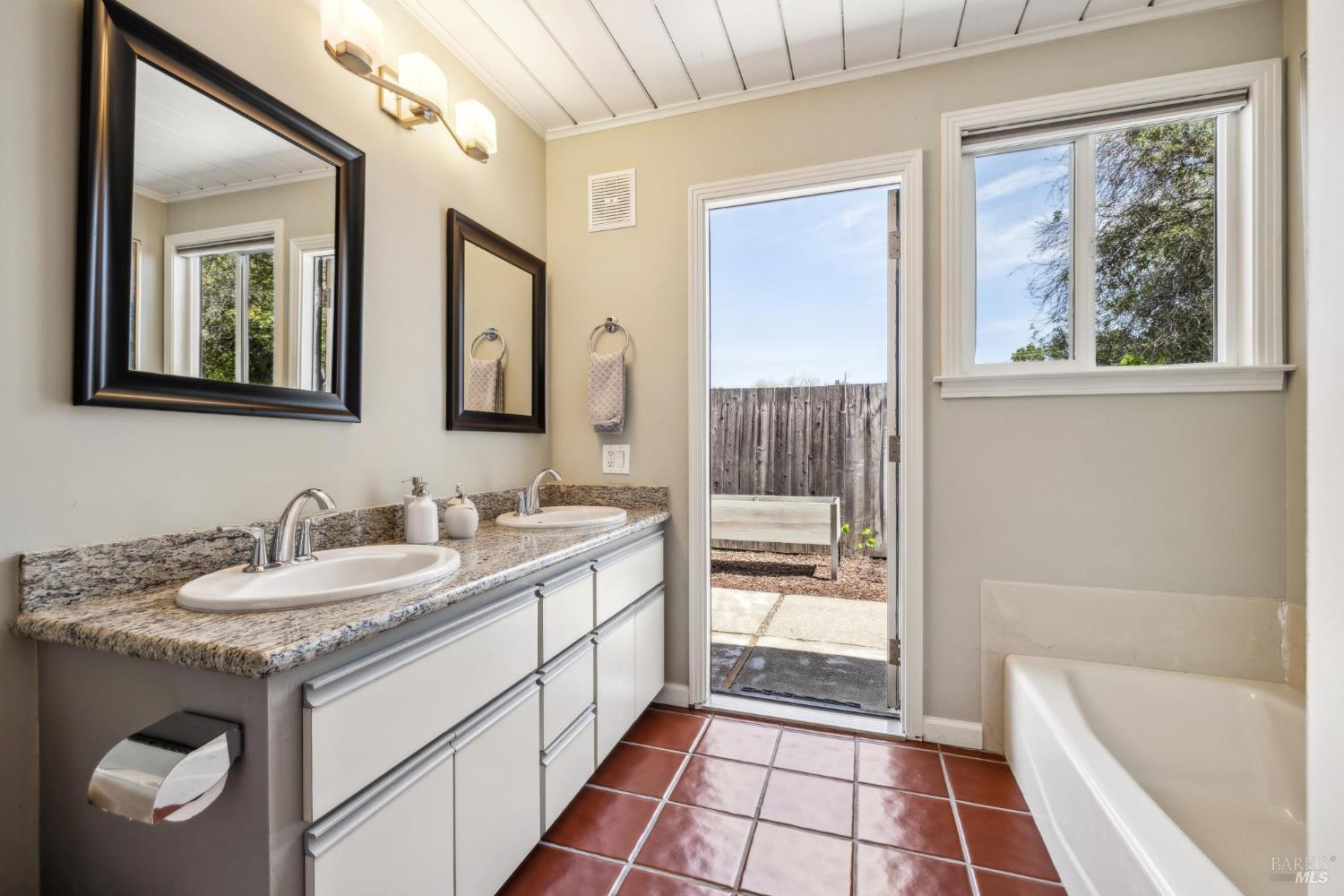 Detail Gallery Image 34 of 57 For 708 Birchwood Ct, San Rafael,  CA 94903 - 5 Beds | 3 Baths