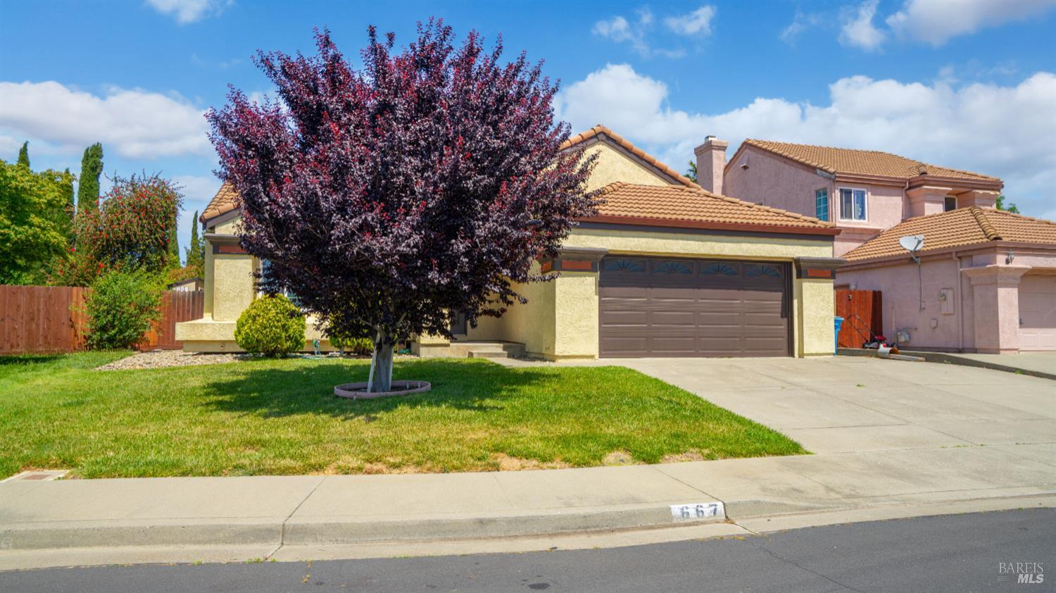 Detail Gallery Image 4 of 35 For 667 Laurelwood Cir, Vacaville,  CA 95687 - 3 Beds | 2 Baths