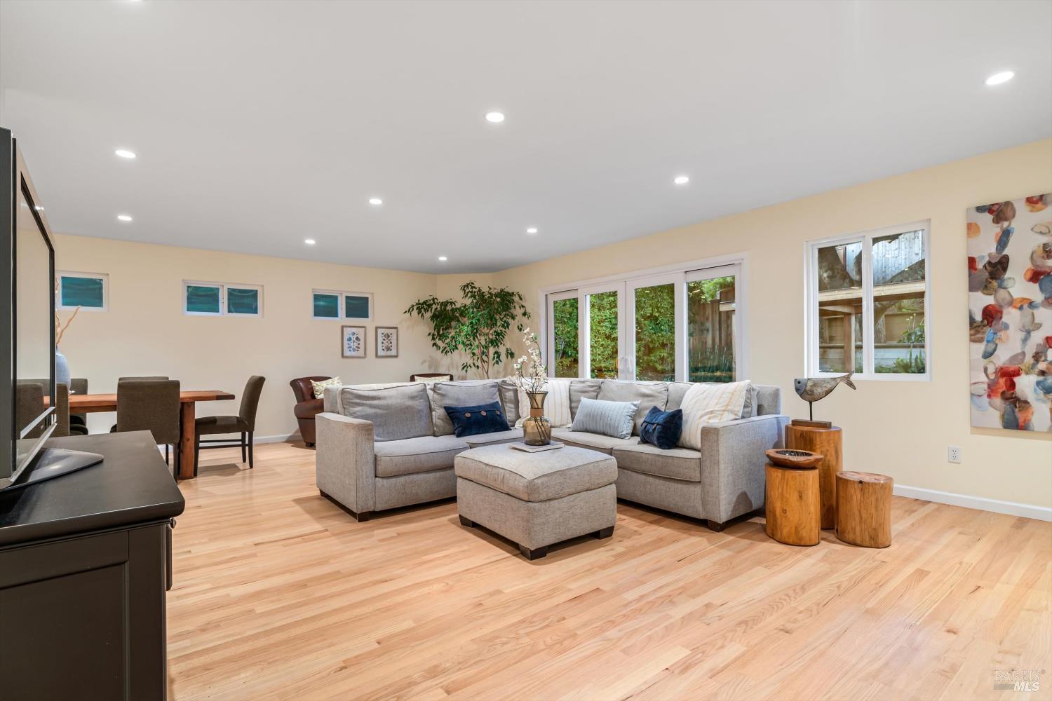 Detail Gallery Image 5 of 56 For 2700 Center Rd, Novato,  CA 94947 - 4 Beds | 3 Baths