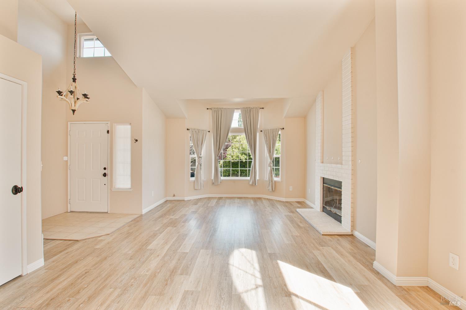 Detail Gallery Image 4 of 30 For 289 Longridge Dr, Vallejo,  CA 94591 - 3 Beds | 2 Baths