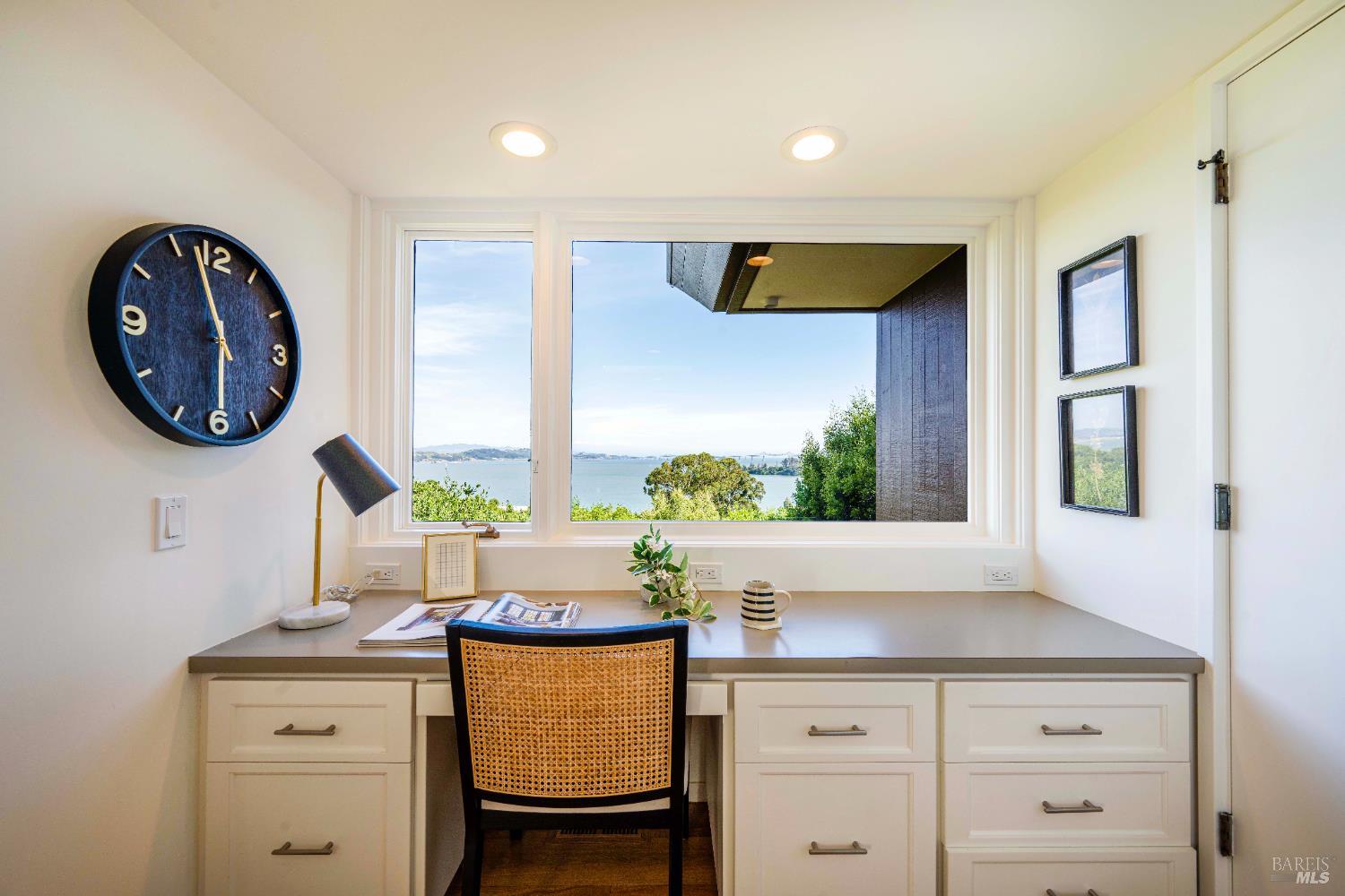 Detail Gallery Image 53 of 83 For 125 Bayview Dr, San Rafael,  CA 94901 - 2 Beds | 3/1 Baths