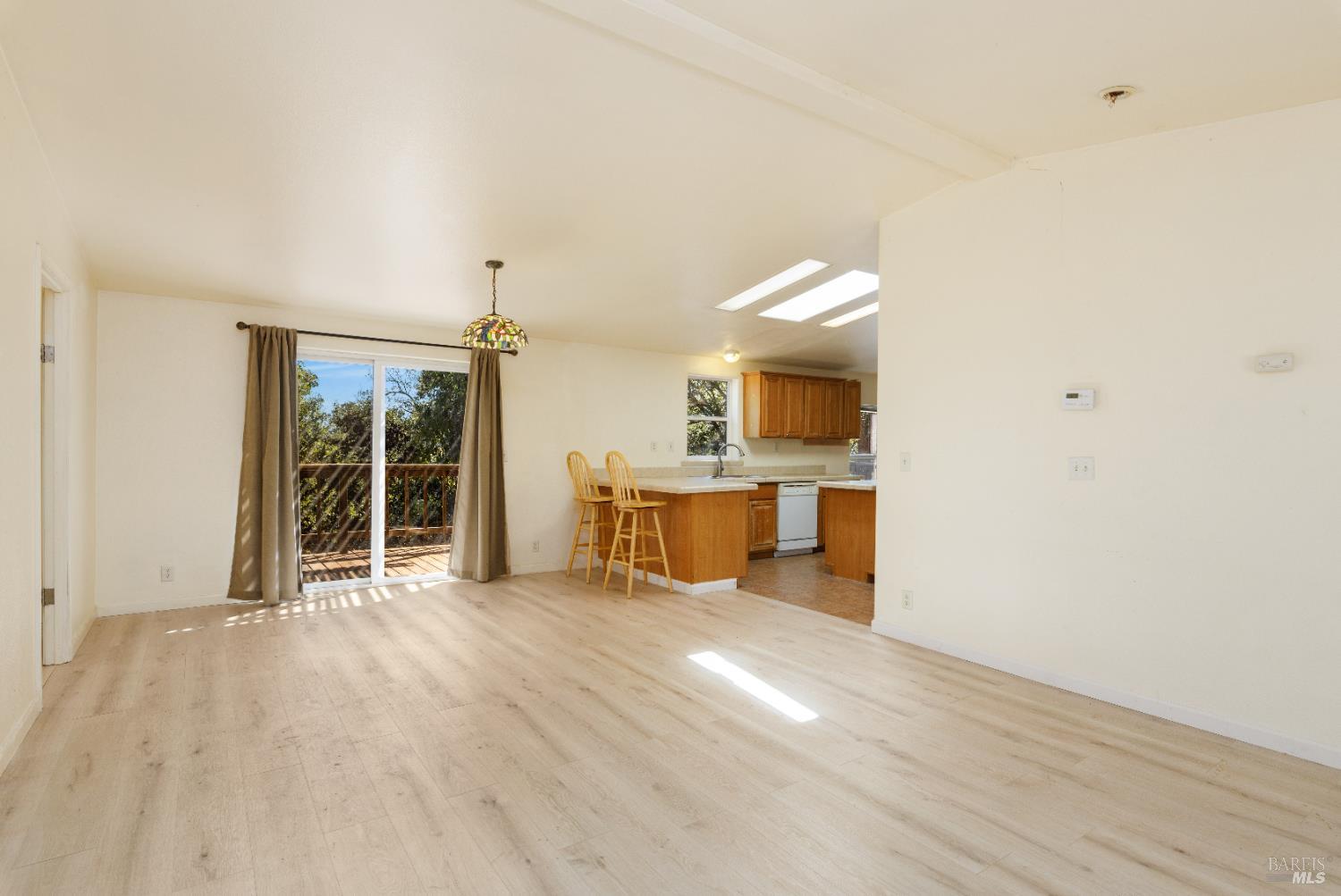 Detail Gallery Image 9 of 56 For 1409 W State Highway 20 Hwy, Upper Lake,  CA 95485 - 3 Beds | 2 Baths