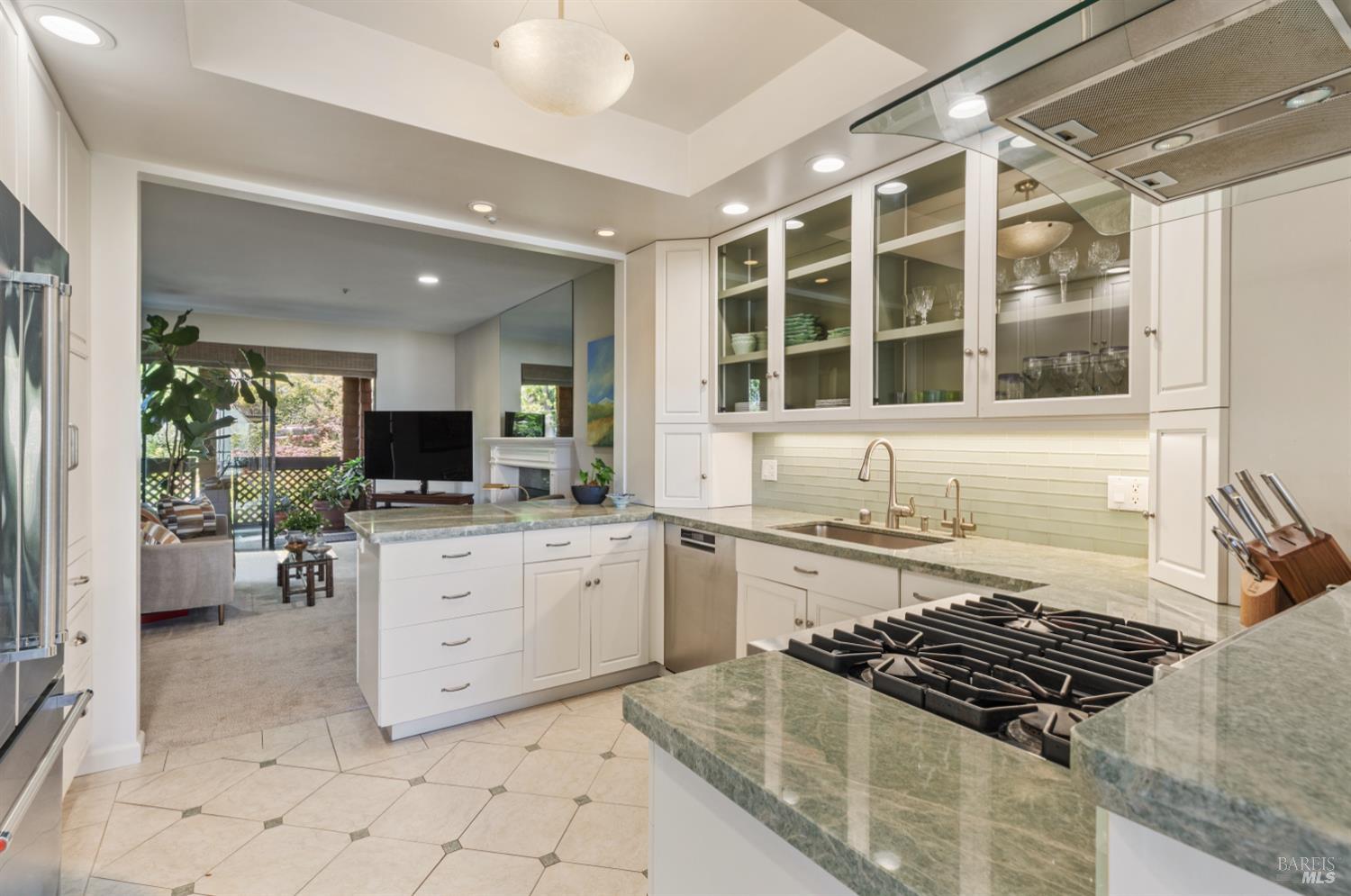 Detail Gallery Image 12 of 46 For 1910 Mar West St, Tiburon,  CA 94920 - 3 Beds | 2/1 Baths