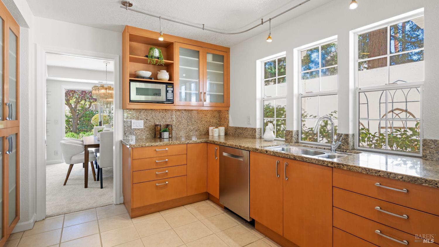 Detail Gallery Image 15 of 57 For 1205 Cuernavaca Circulo Unkn, Mountain View,  CA 94040 - 3 Beds | 3 Baths