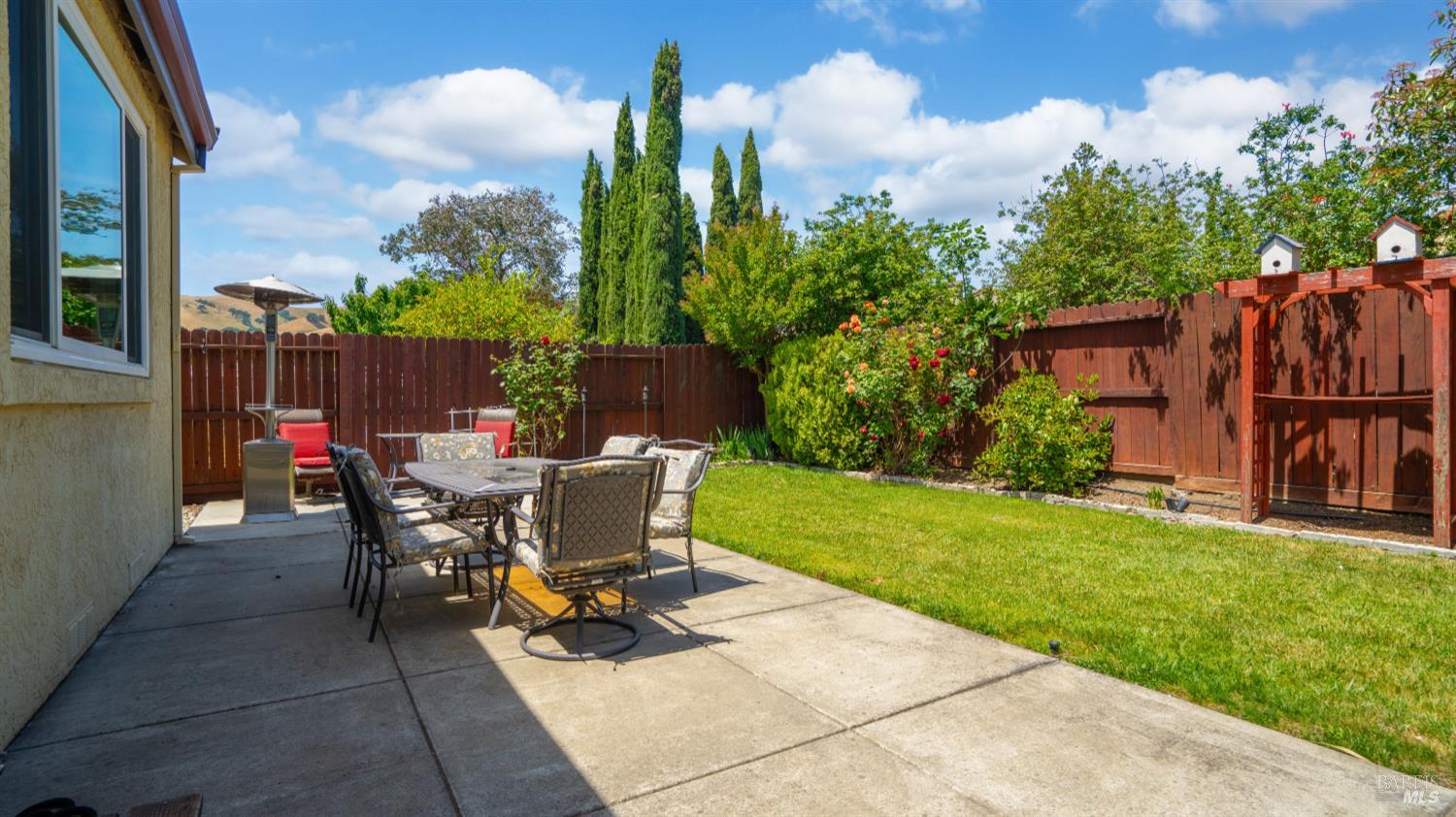 Detail Gallery Image 29 of 35 For 667 Laurelwood Cir, Vacaville,  CA 95687 - 3 Beds | 2 Baths
