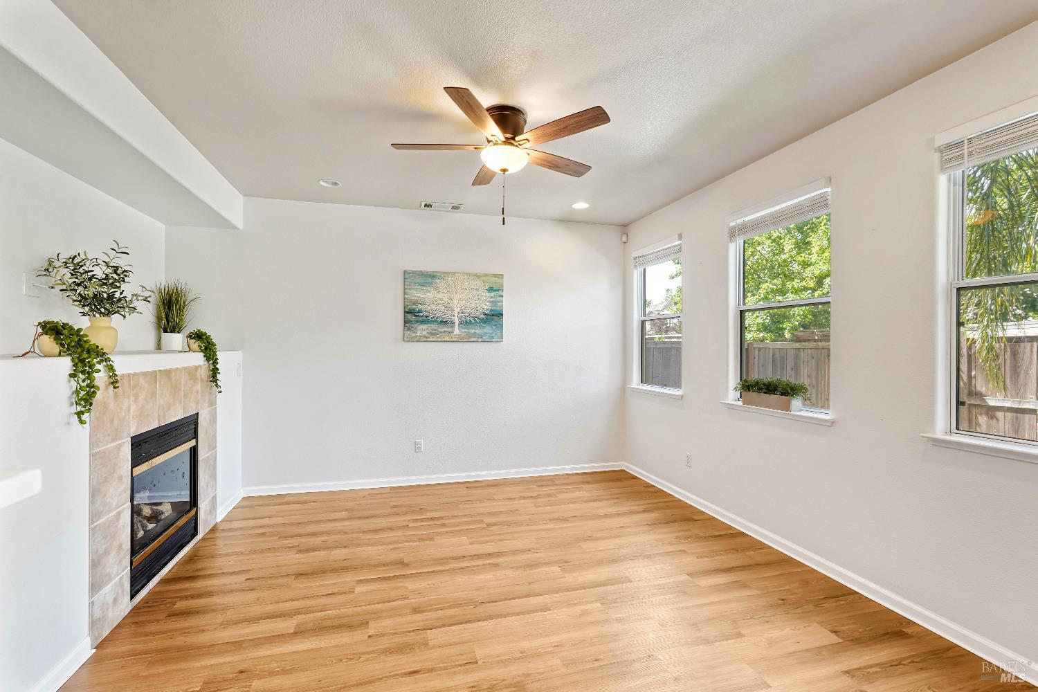 Detail Gallery Image 9 of 58 For 505 Vintage Springs Ct, Fairfield,  CA 94534 - 3 Beds | 2/1 Baths