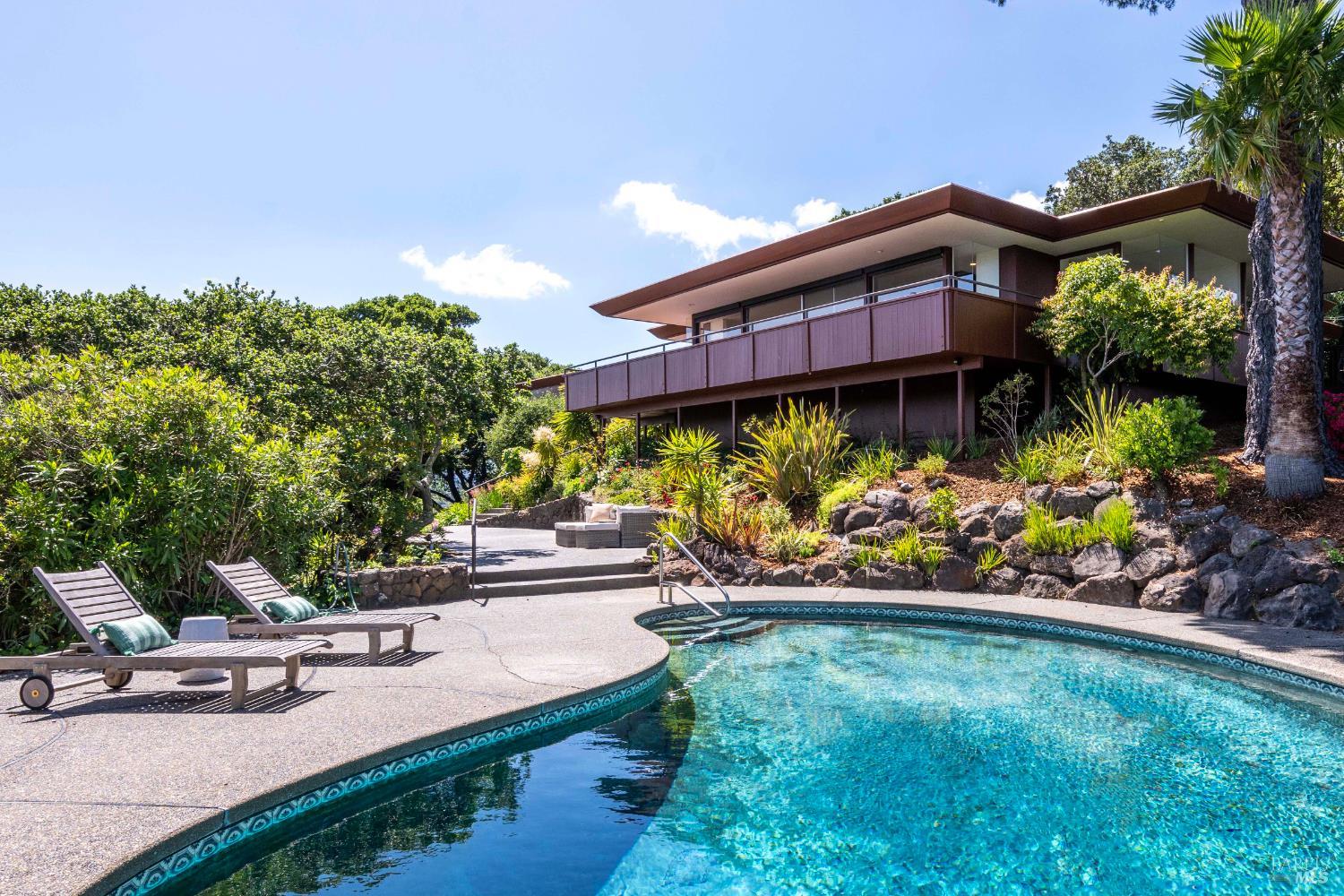 Detail Gallery Image 2 of 83 For 125 Bayview Dr, San Rafael,  CA 94901 - 2 Beds | 3/1 Baths