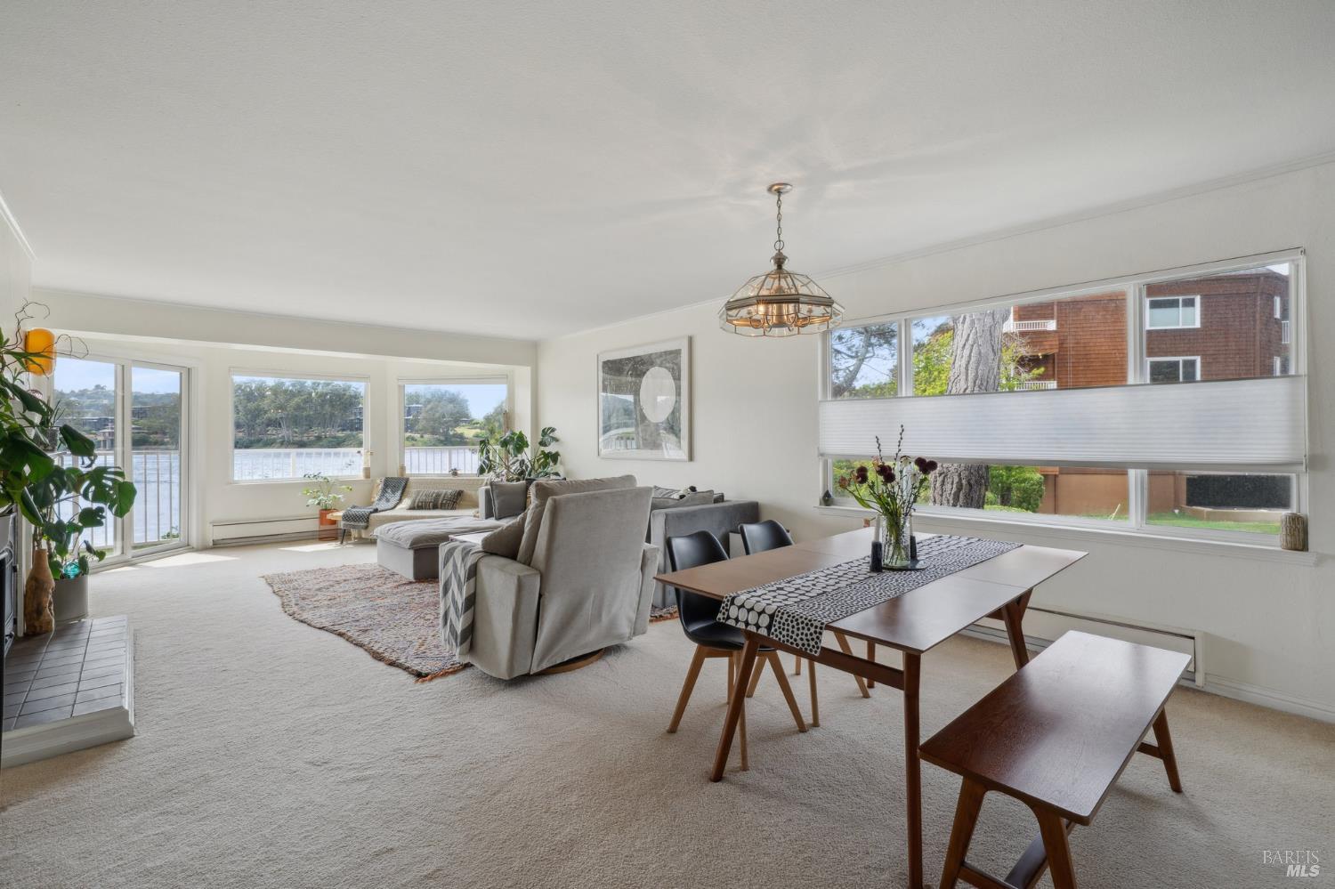 Detail Gallery Image 3 of 12 For 160 Seminary Dr 1e,  Mill Valley,  CA 94941 - 3 Beds | 2 Baths
